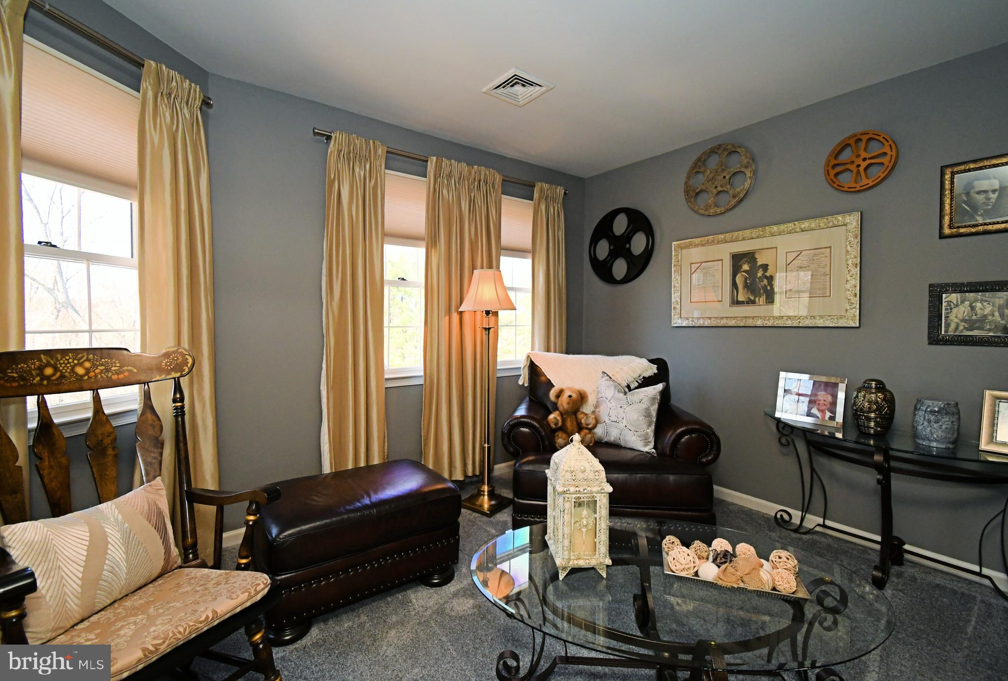 HOLLAND MEADOWS - Residential