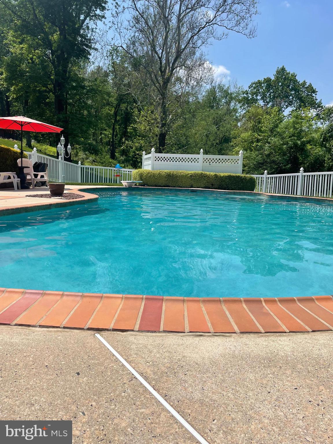 HOLLAND MEADOWS - Residential