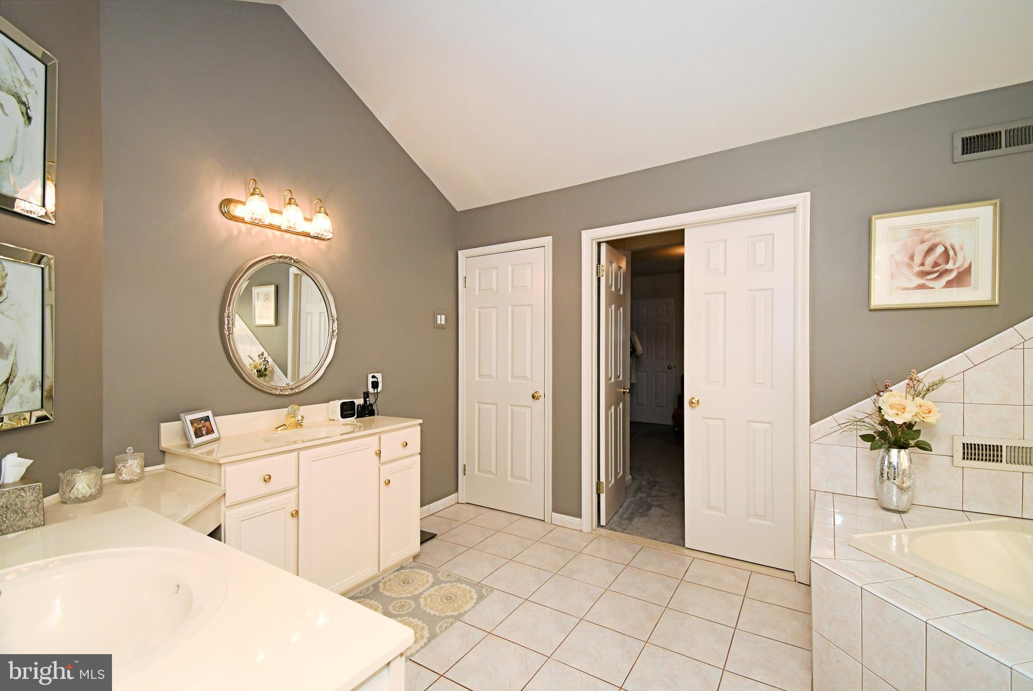 HOLLAND MEADOWS - Residential