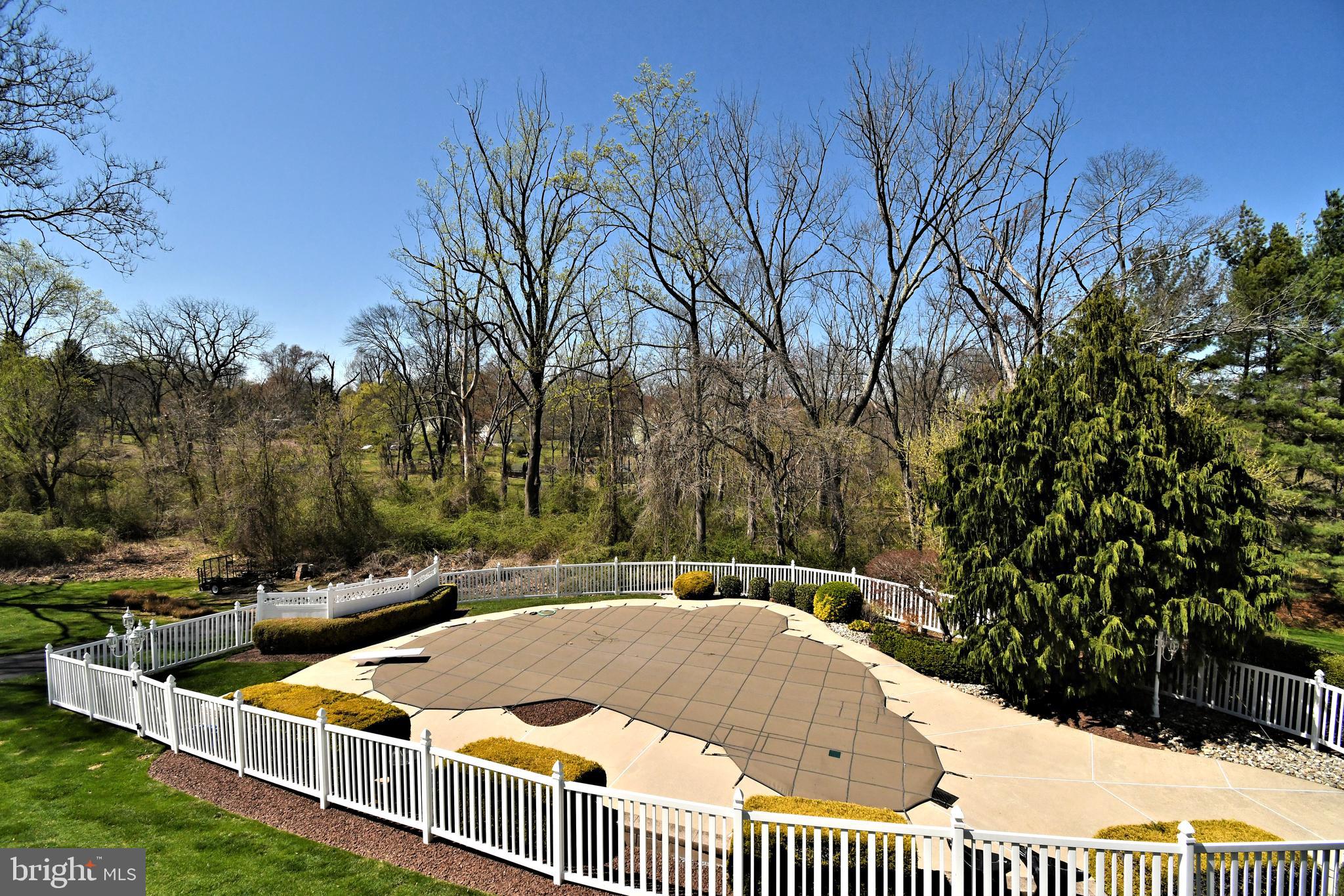 HOLLAND MEADOWS - Residential