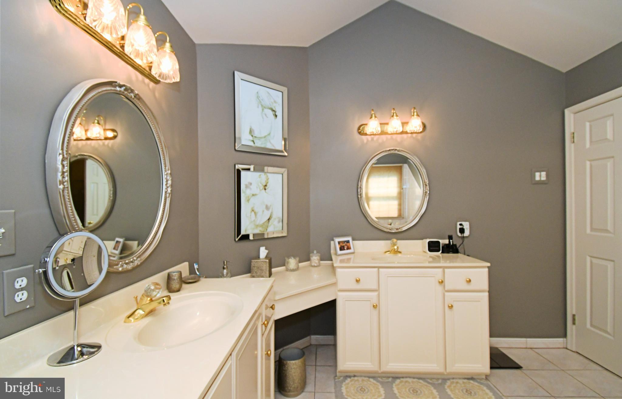 HOLLAND MEADOWS - Residential