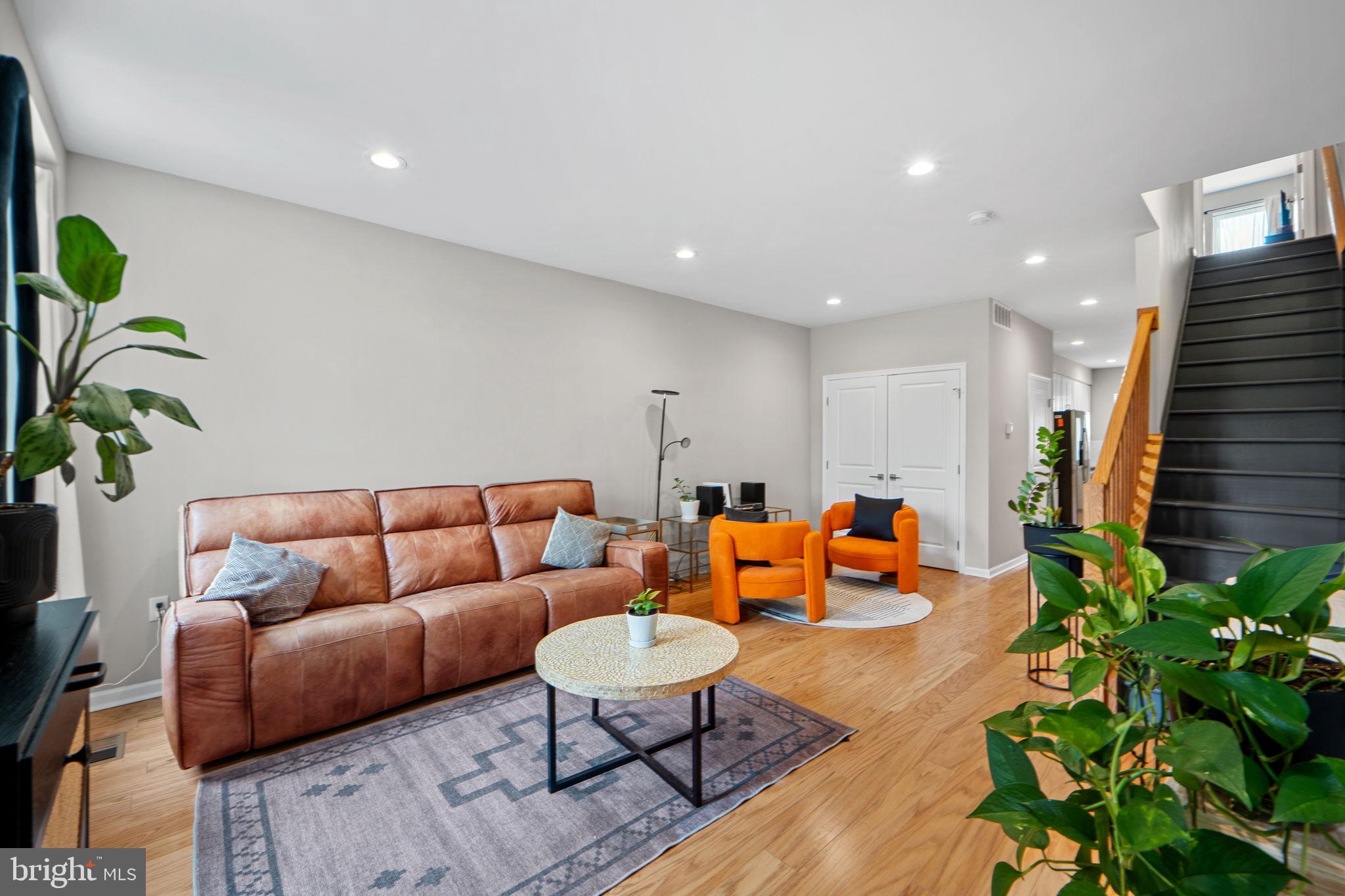 JOHNSTON SQUARE - Residential