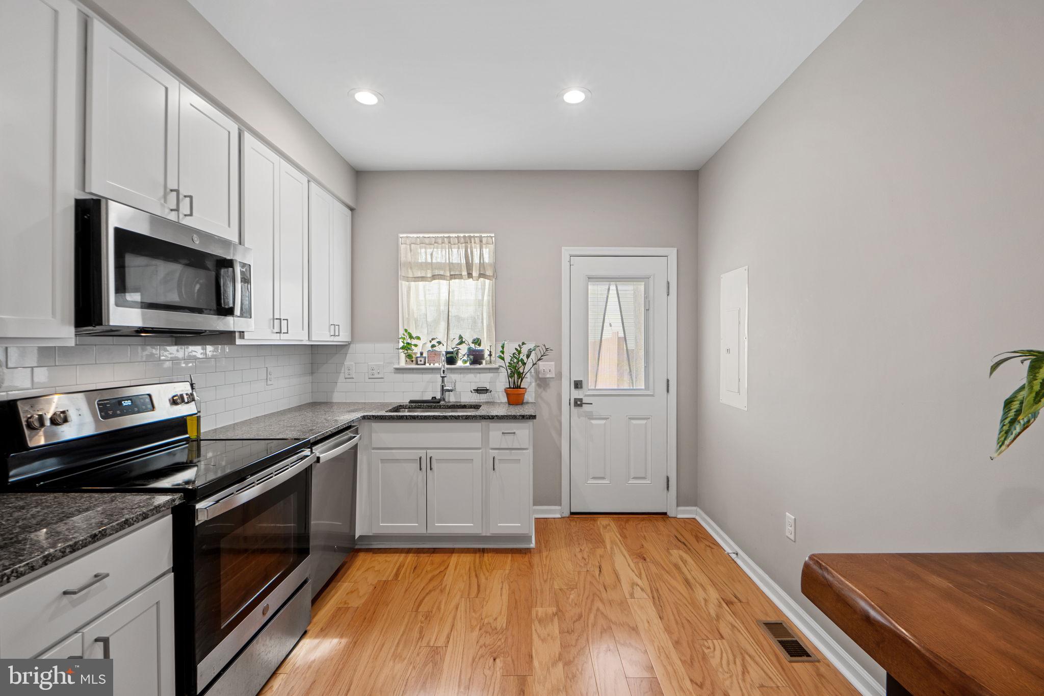 JOHNSTON SQUARE - Residential