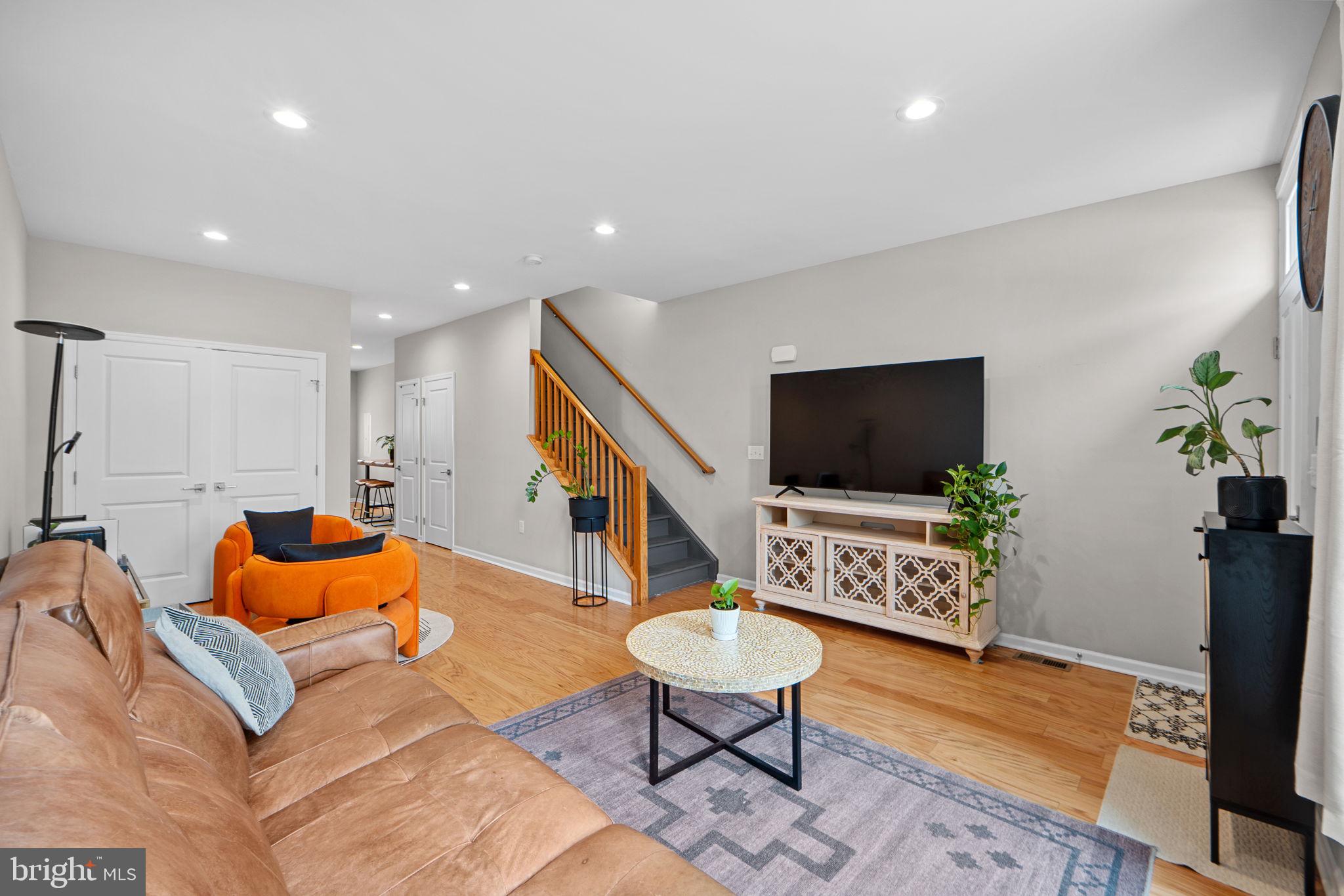 JOHNSTON SQUARE - Residential