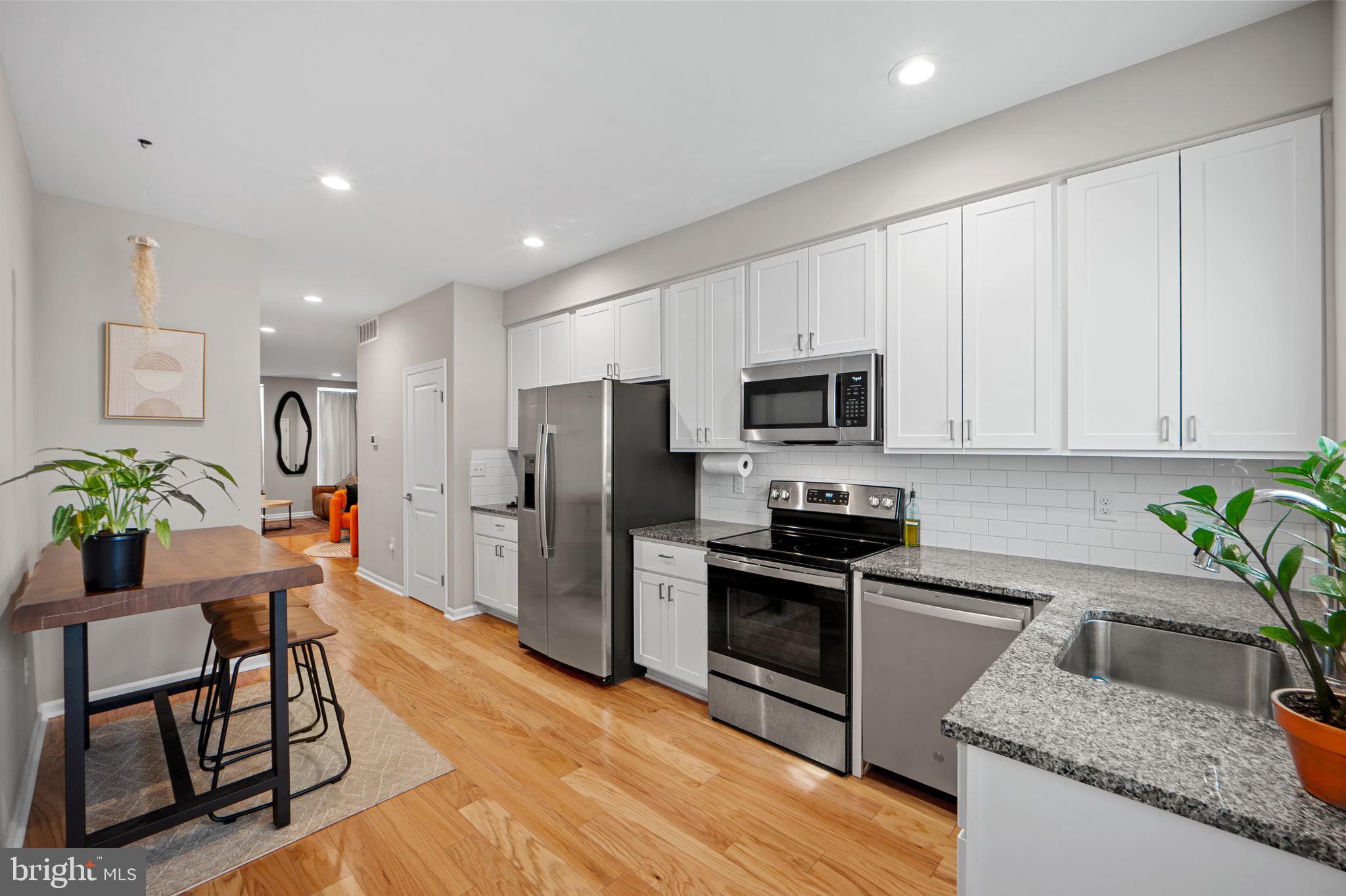 JOHNSTON SQUARE - Residential