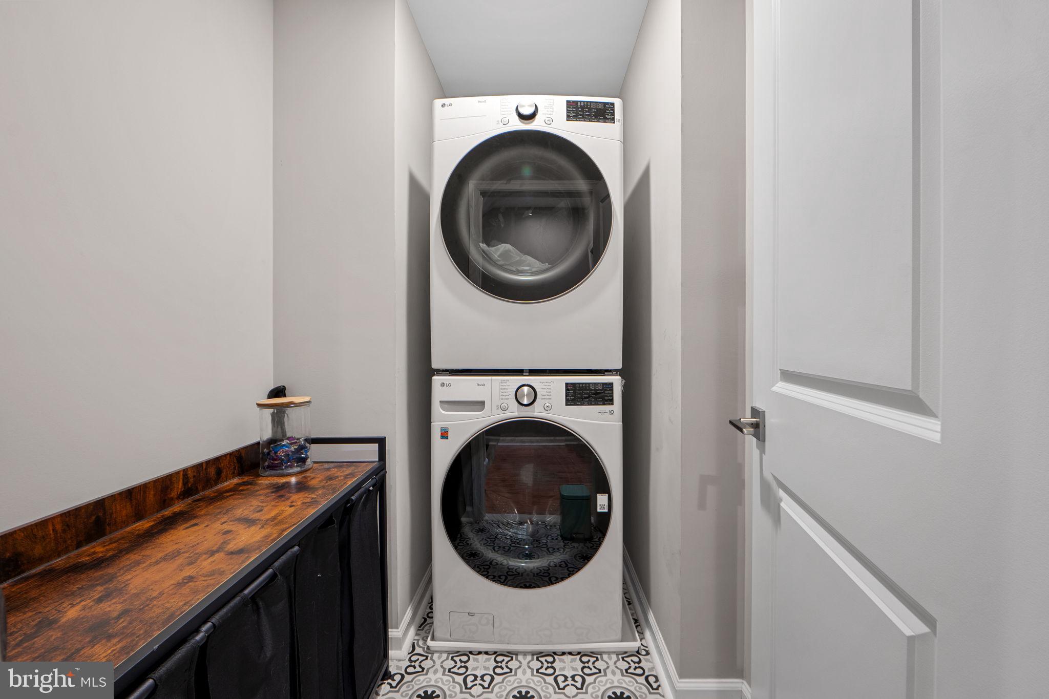 JOHNSTON SQUARE - Residential