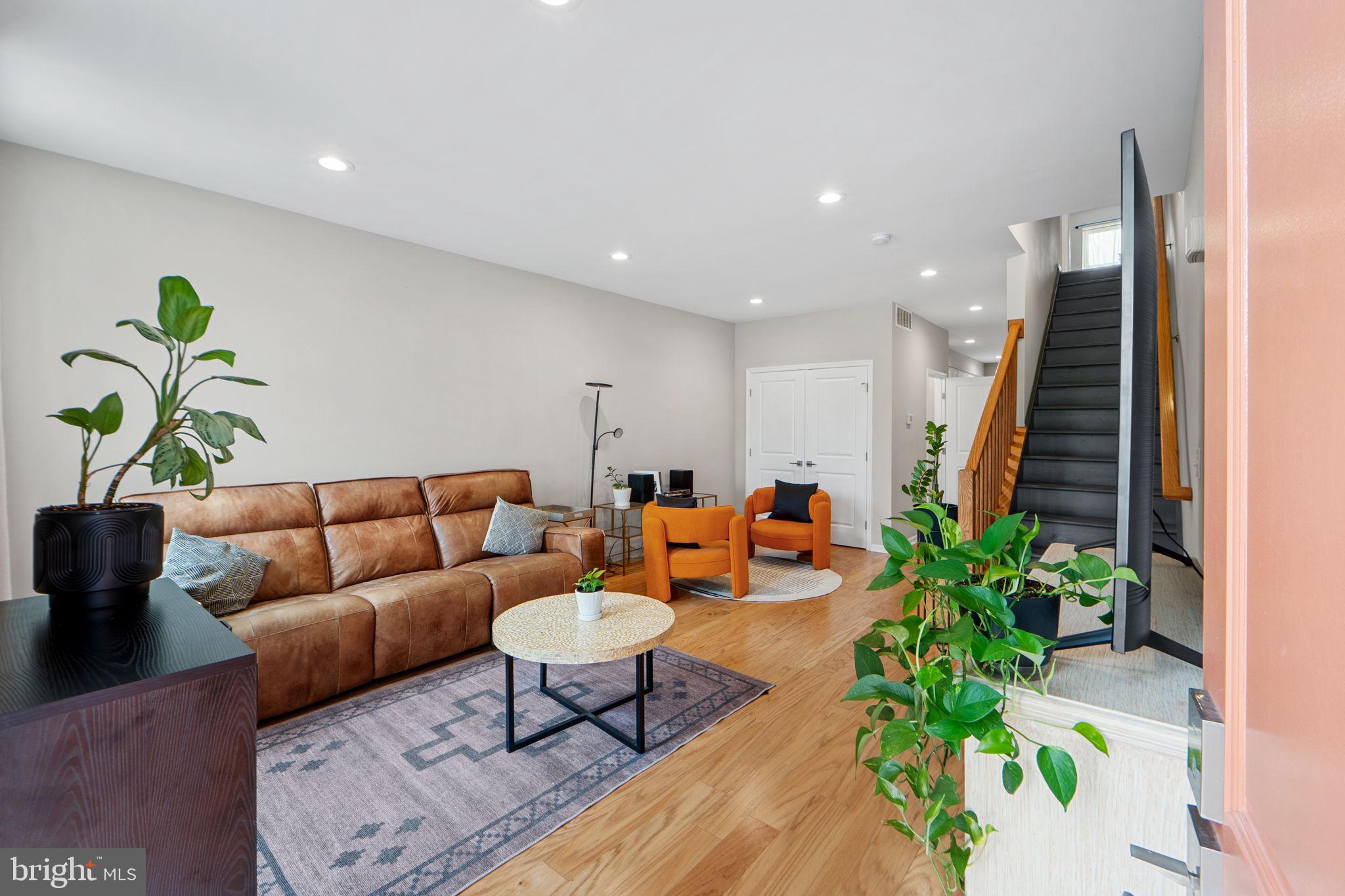 JOHNSTON SQUARE - Residential