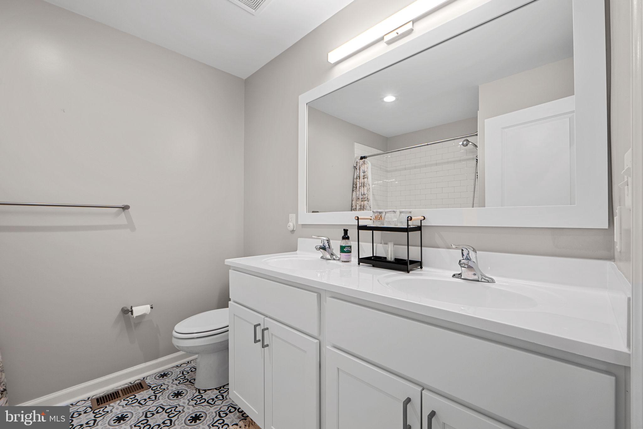 JOHNSTON SQUARE - Residential