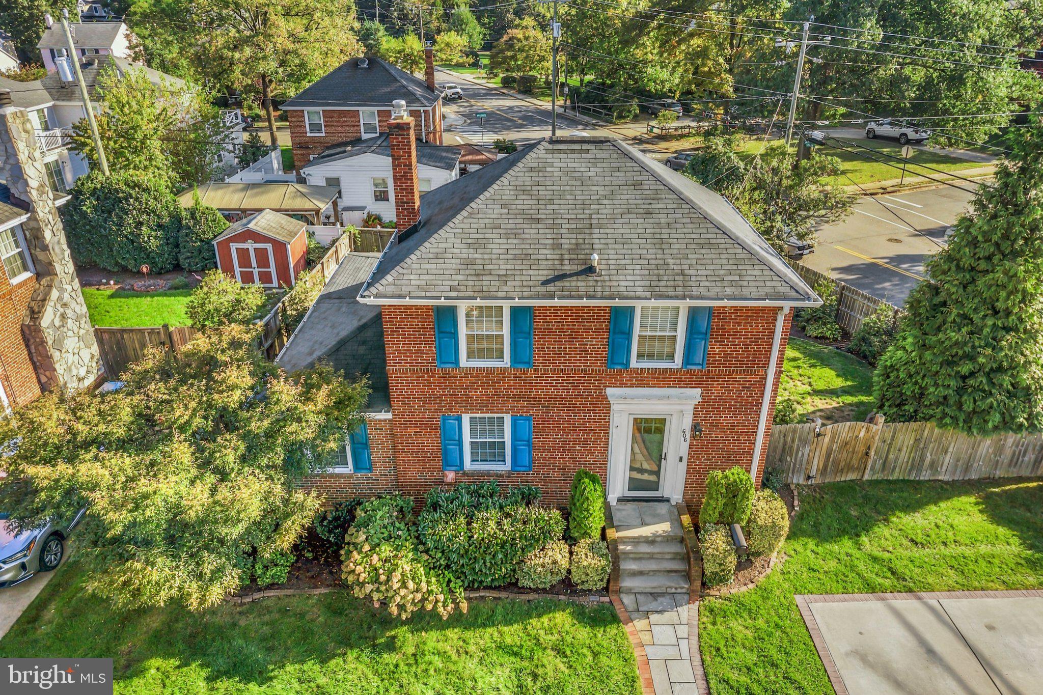 606 W WINDSOR AVENUE