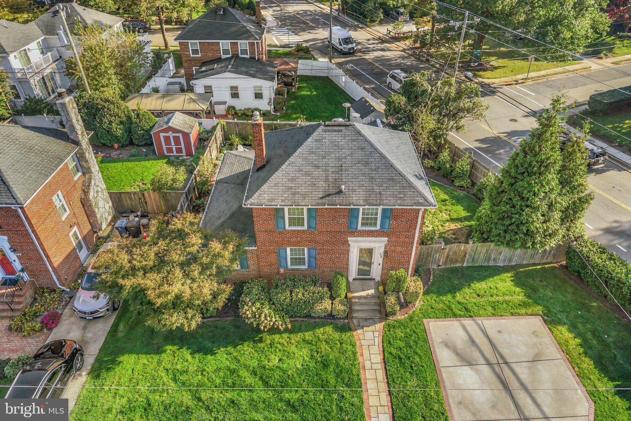 606 W WINDSOR AVENUE