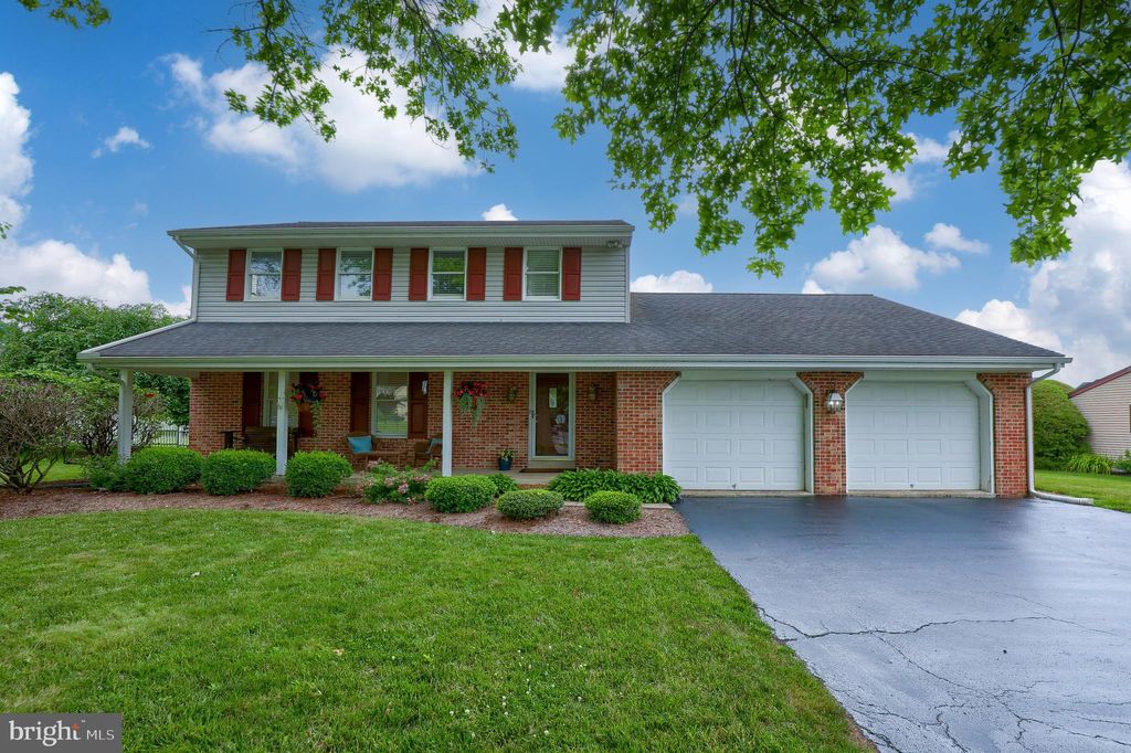 Photo of 1320 KENSTAR DR, LANDISVILLE, PA 17538 (MLS # PALA2022298)