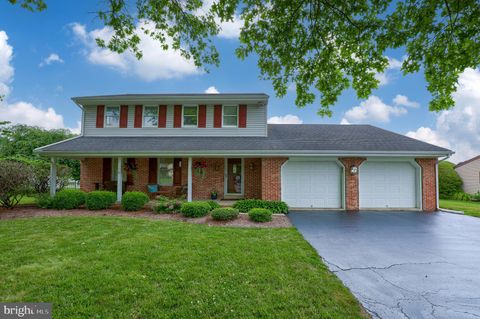 Photo of 1320 KENSTAR DR, LANDISVILLE, PA 17538 (MLS # PALA2022298)