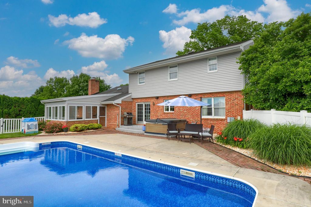 Photo of 1320 KENSTAR DR, LANDISVILLE, PA 17538 (MLS # PALA2022298)