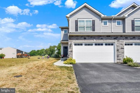 Townhouse For Sale - 525 Joseph Court Ct<br/> Cumberland County, MECHANICSBURG, PA 17055