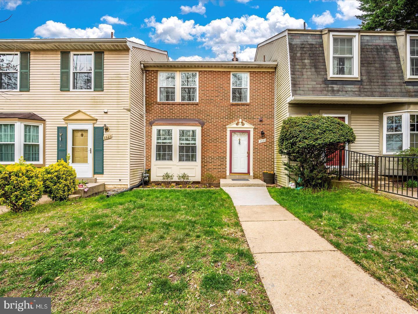 DERWOOD STATION - Residential Lease