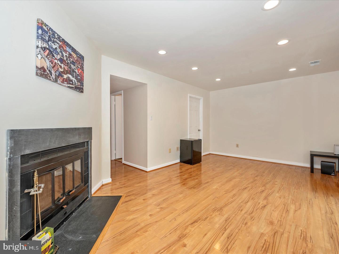 DERWOOD STATION - Residential Lease