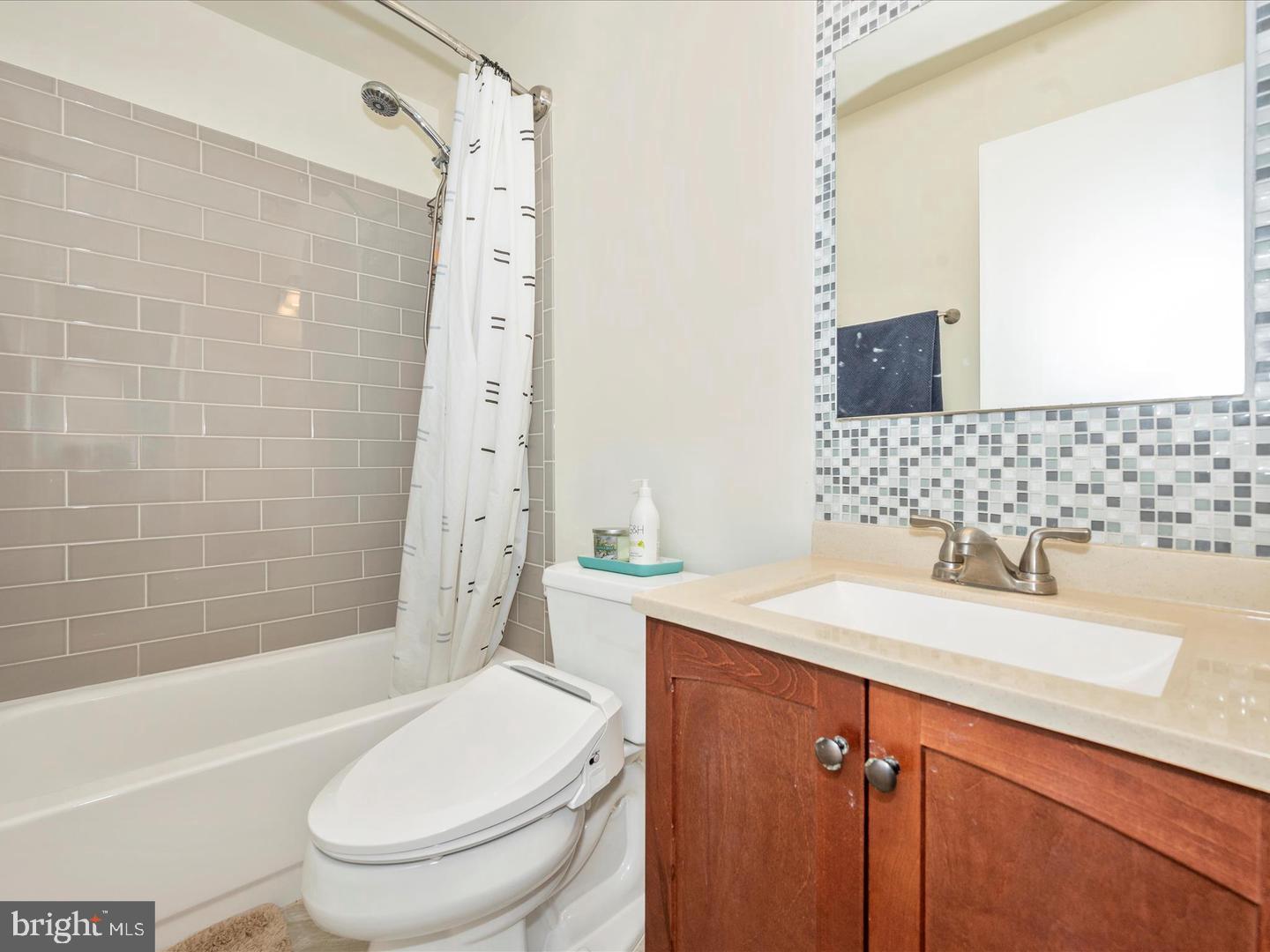 DERWOOD STATION - Residential Lease