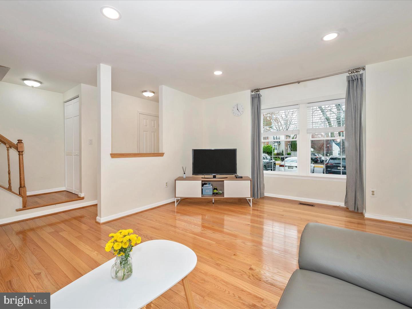 DERWOOD STATION - Residential Lease