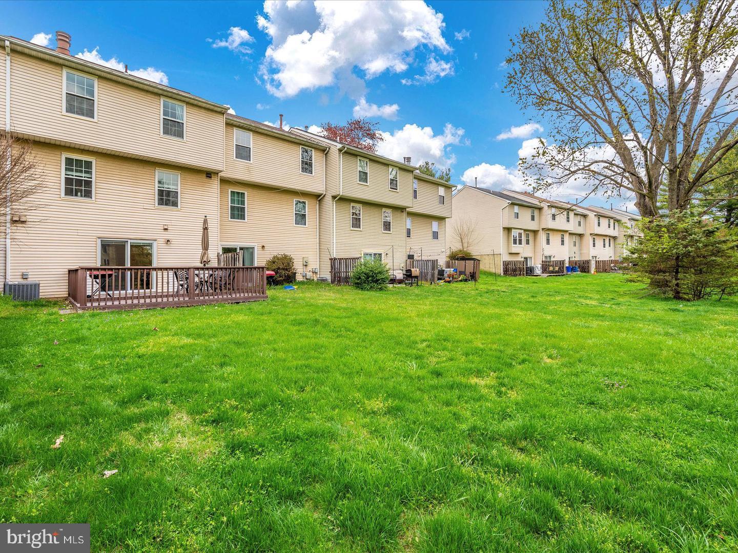 DERWOOD STATION - Residential Lease