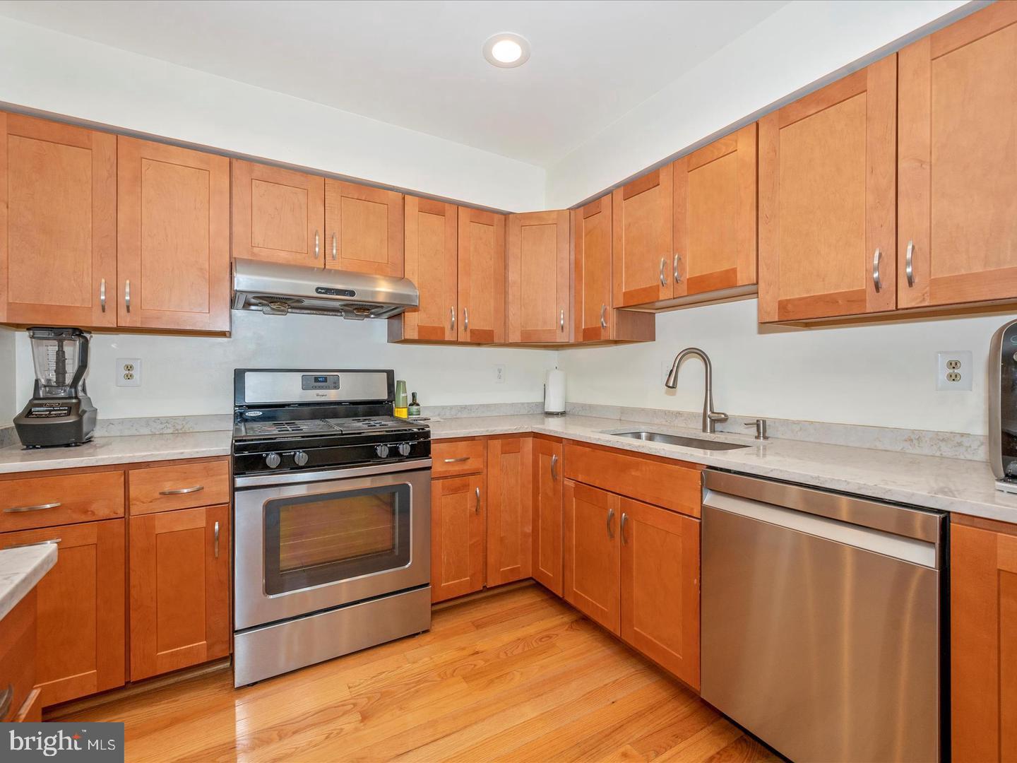 DERWOOD STATION - Residential Lease