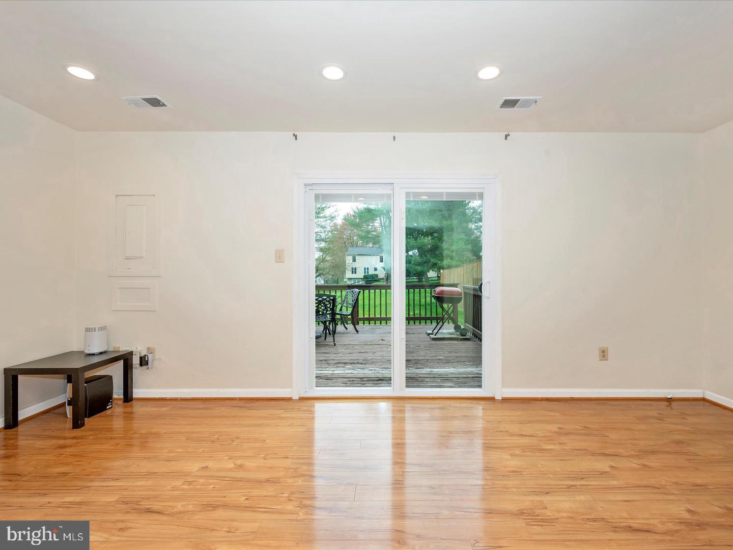 DERWOOD STATION - Residential Lease