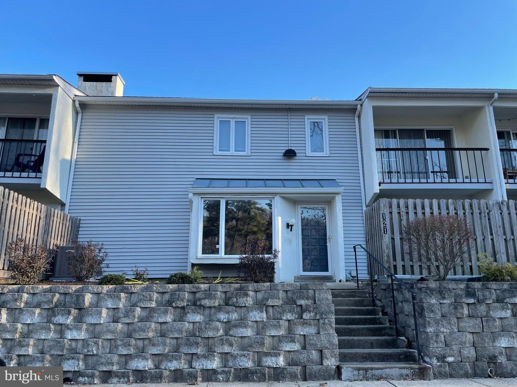 Photo of 121 E Chelsea Circle, NEWTOWN SQUARE, PA 19073 (MLS # PADE2113064)