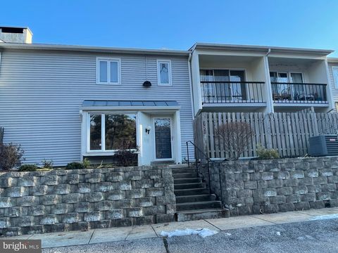 121 E CHELSEA CIRCLE NEWTOWN SQUARE PA 19073