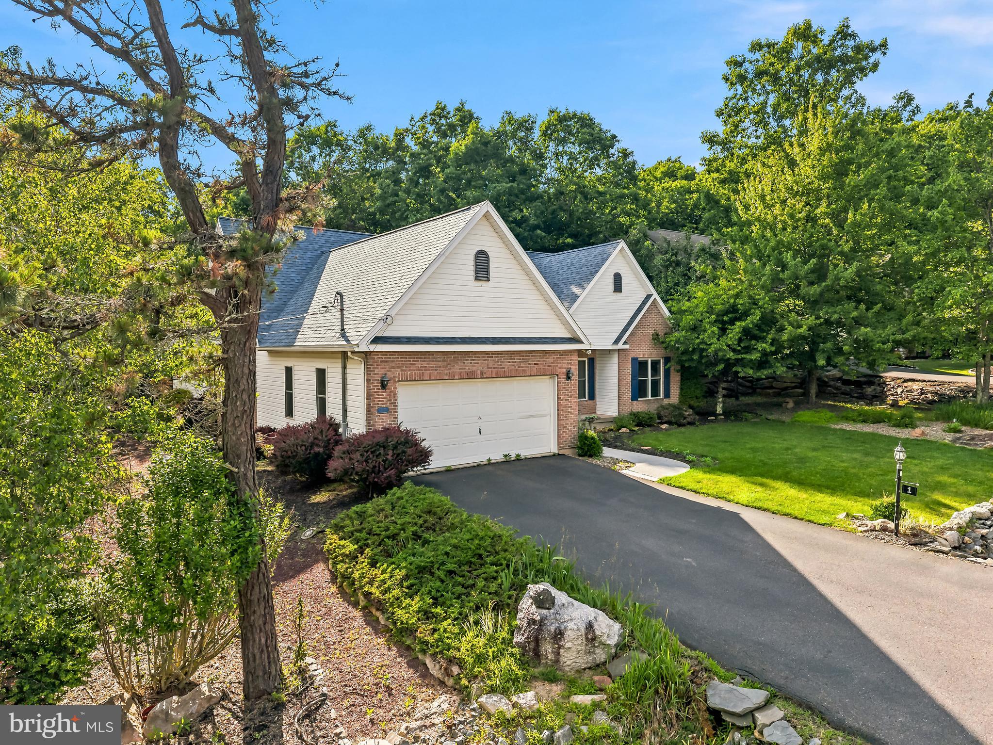 1 PINEWOOD CIRCLE