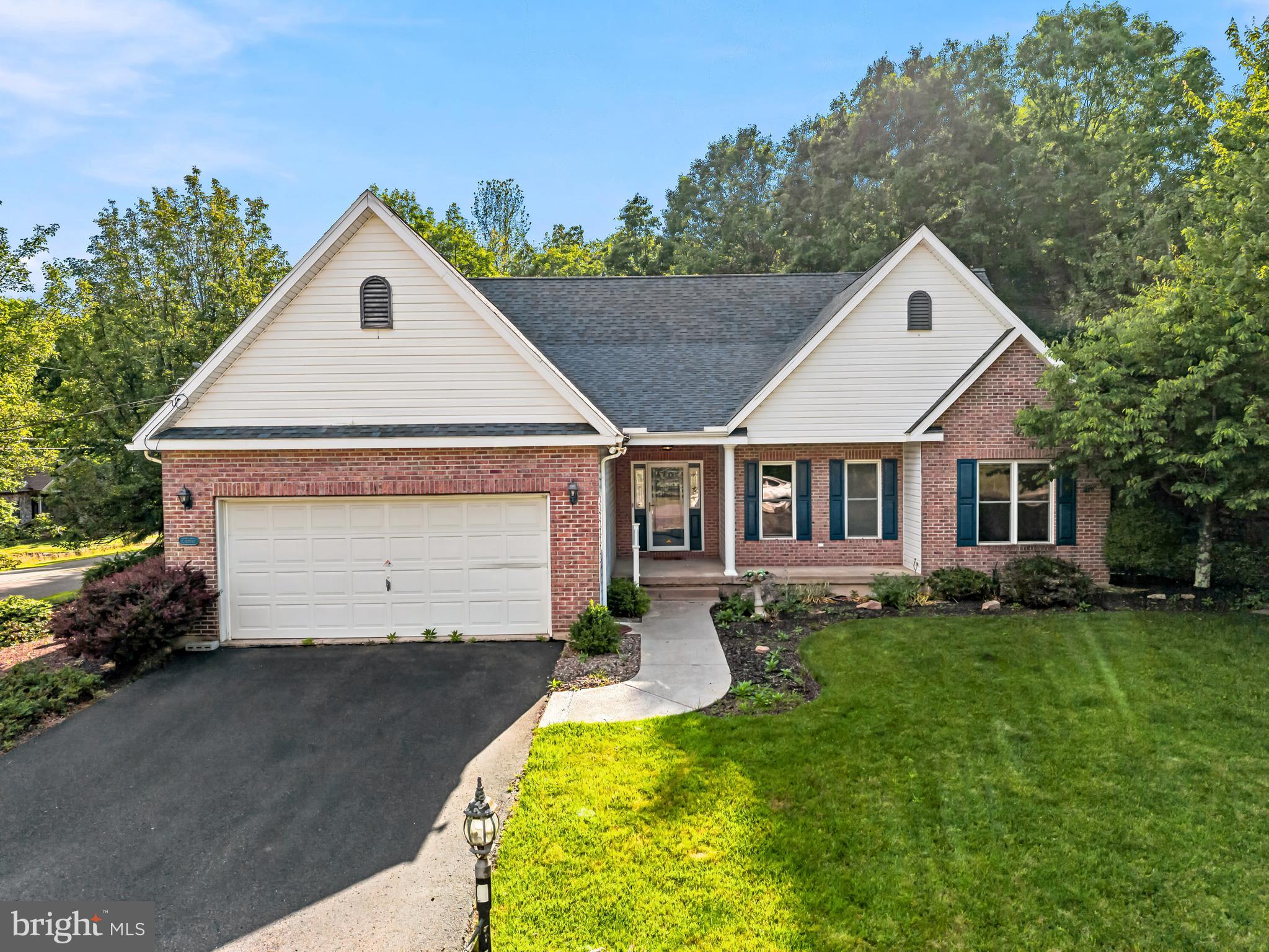 1 PINEWOOD CIRCLE