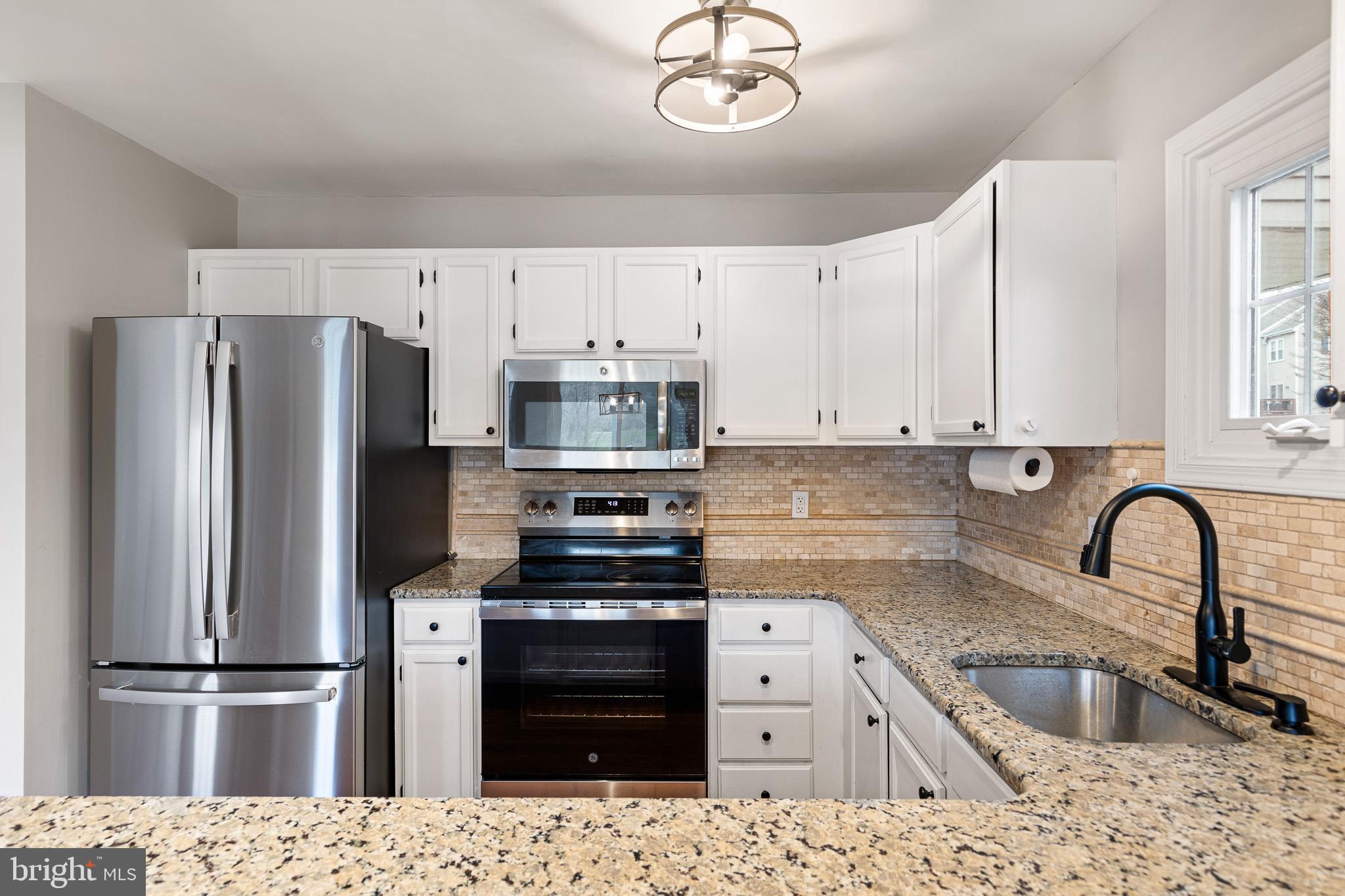 TWIN HILLS - Residential