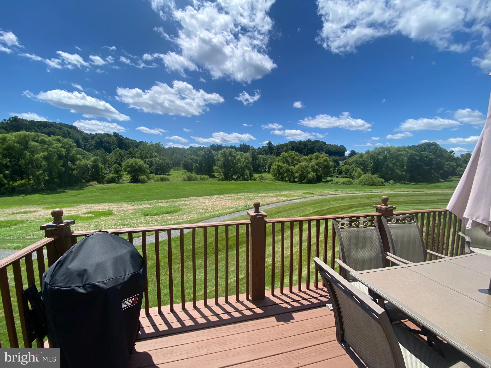 TWIN HILLS - Residential