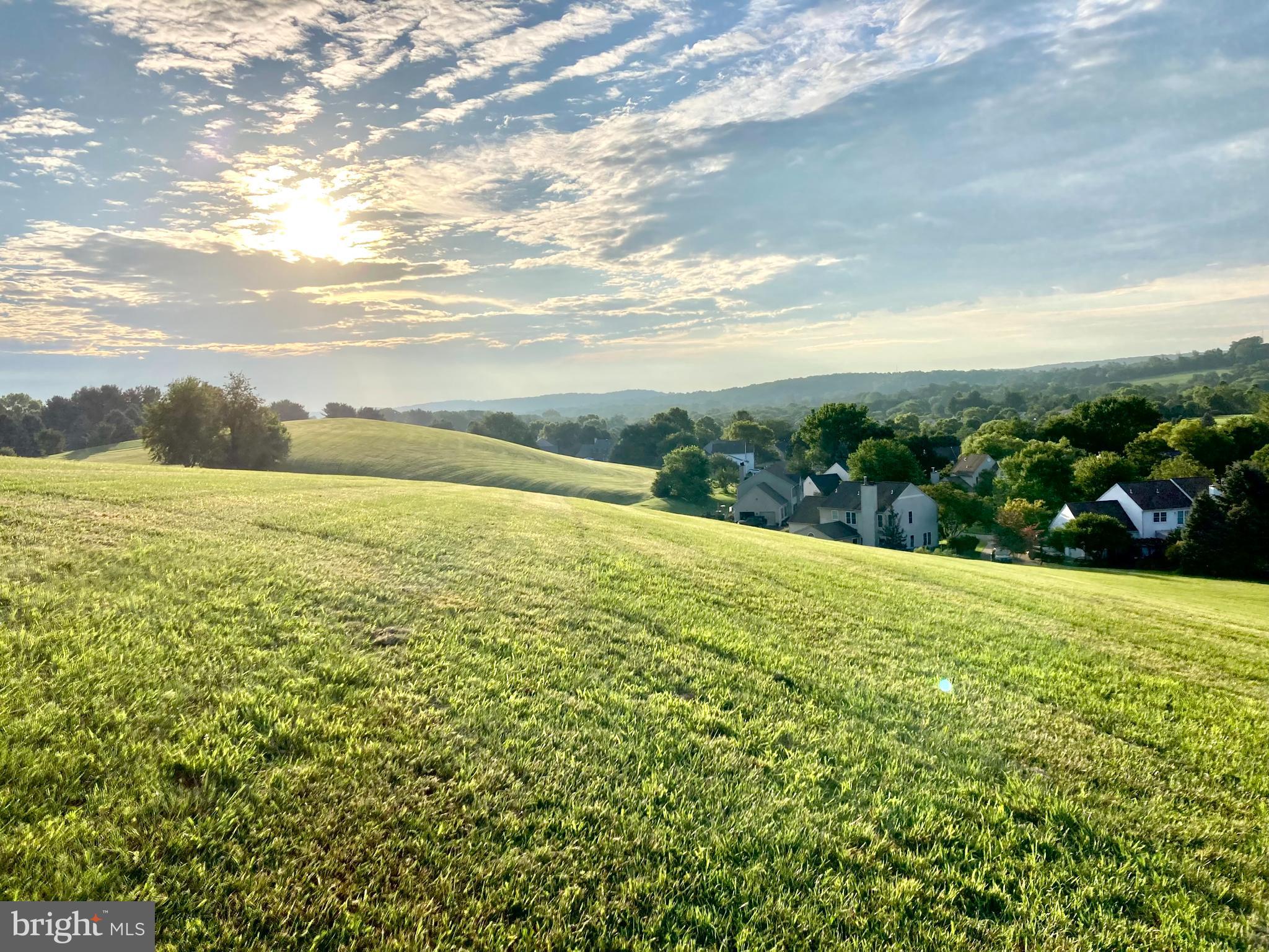 TWIN HILLS - Residential