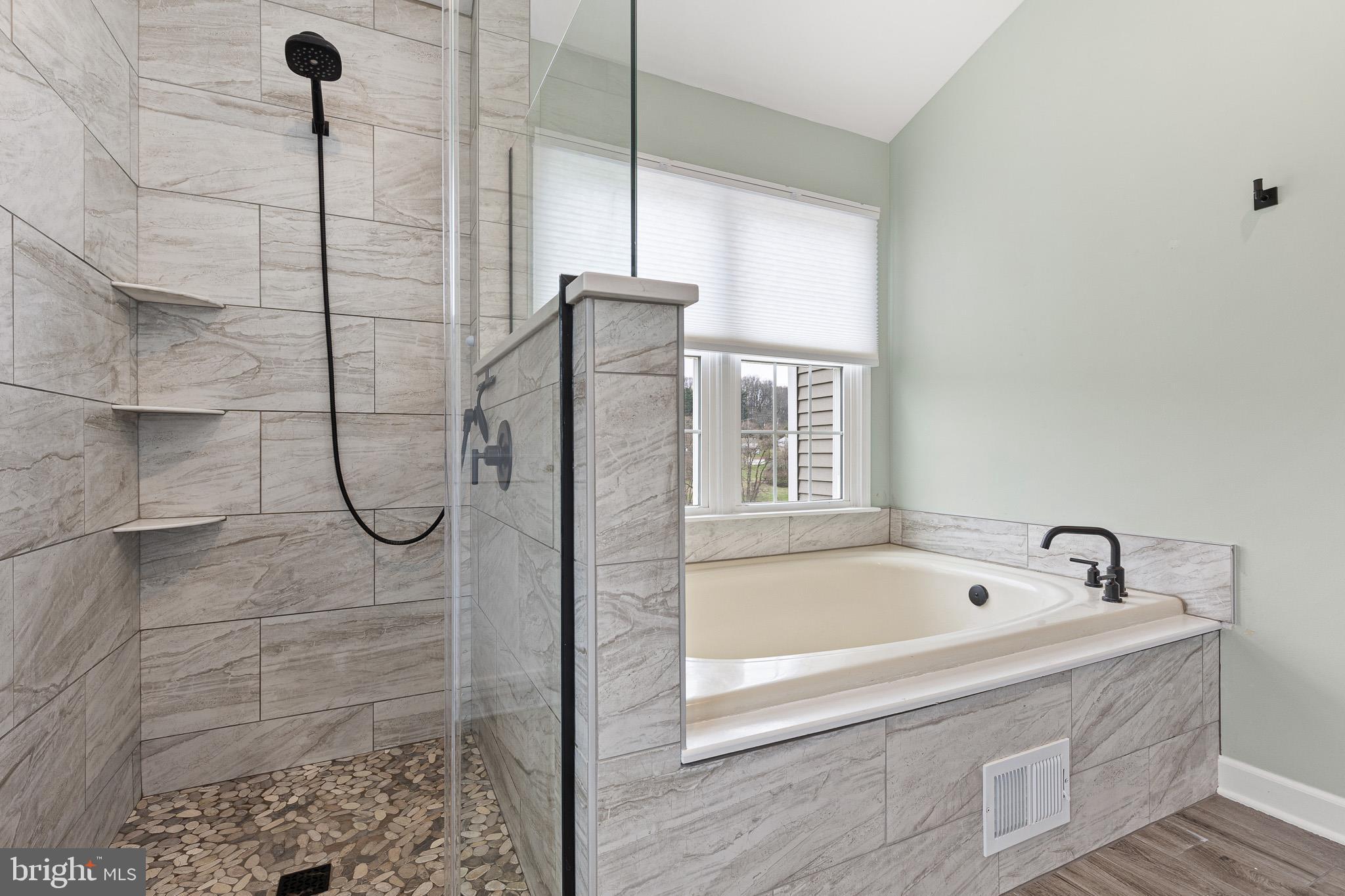 TWIN HILLS - Residential