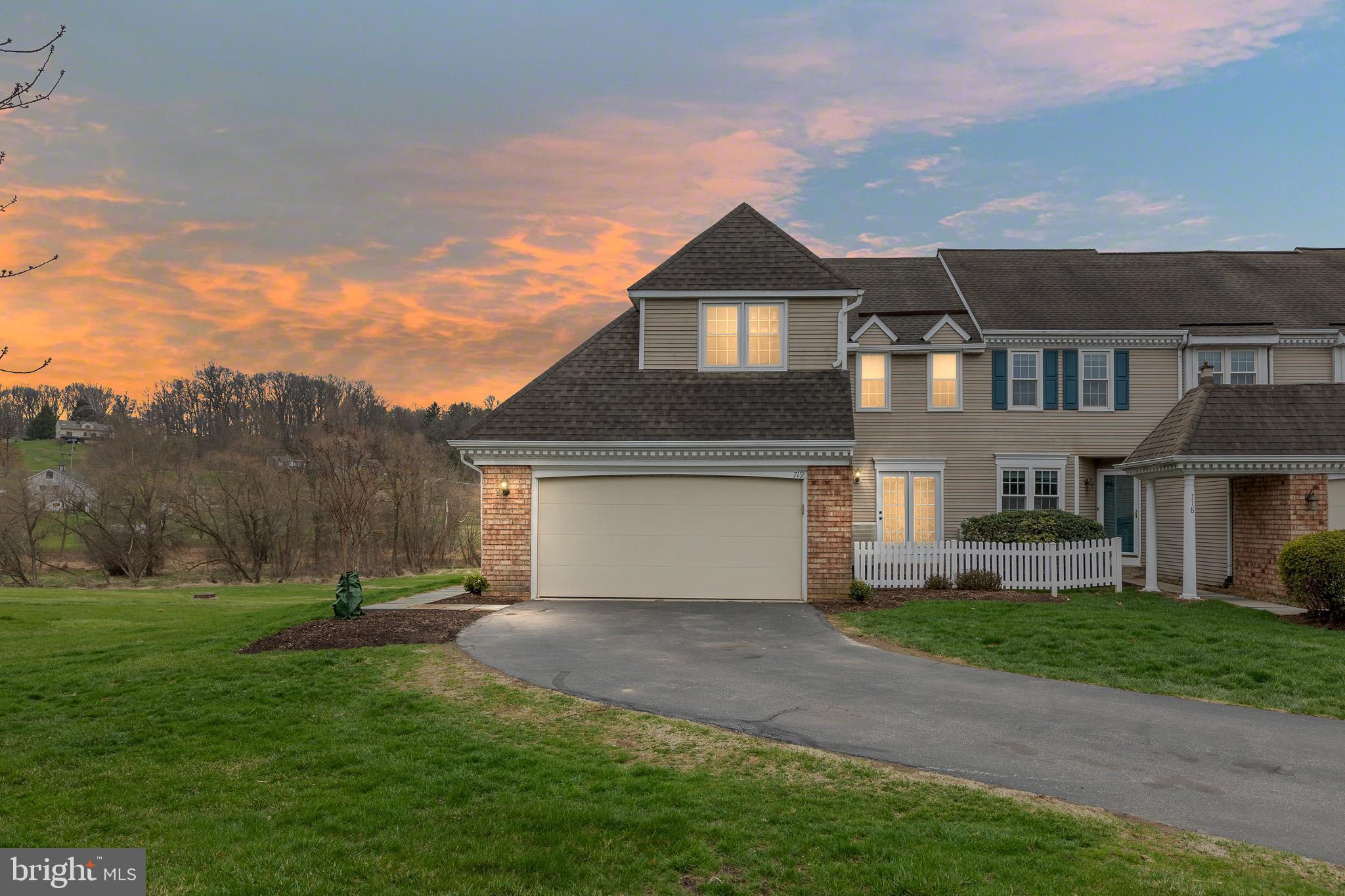 TWIN HILLS - Residential