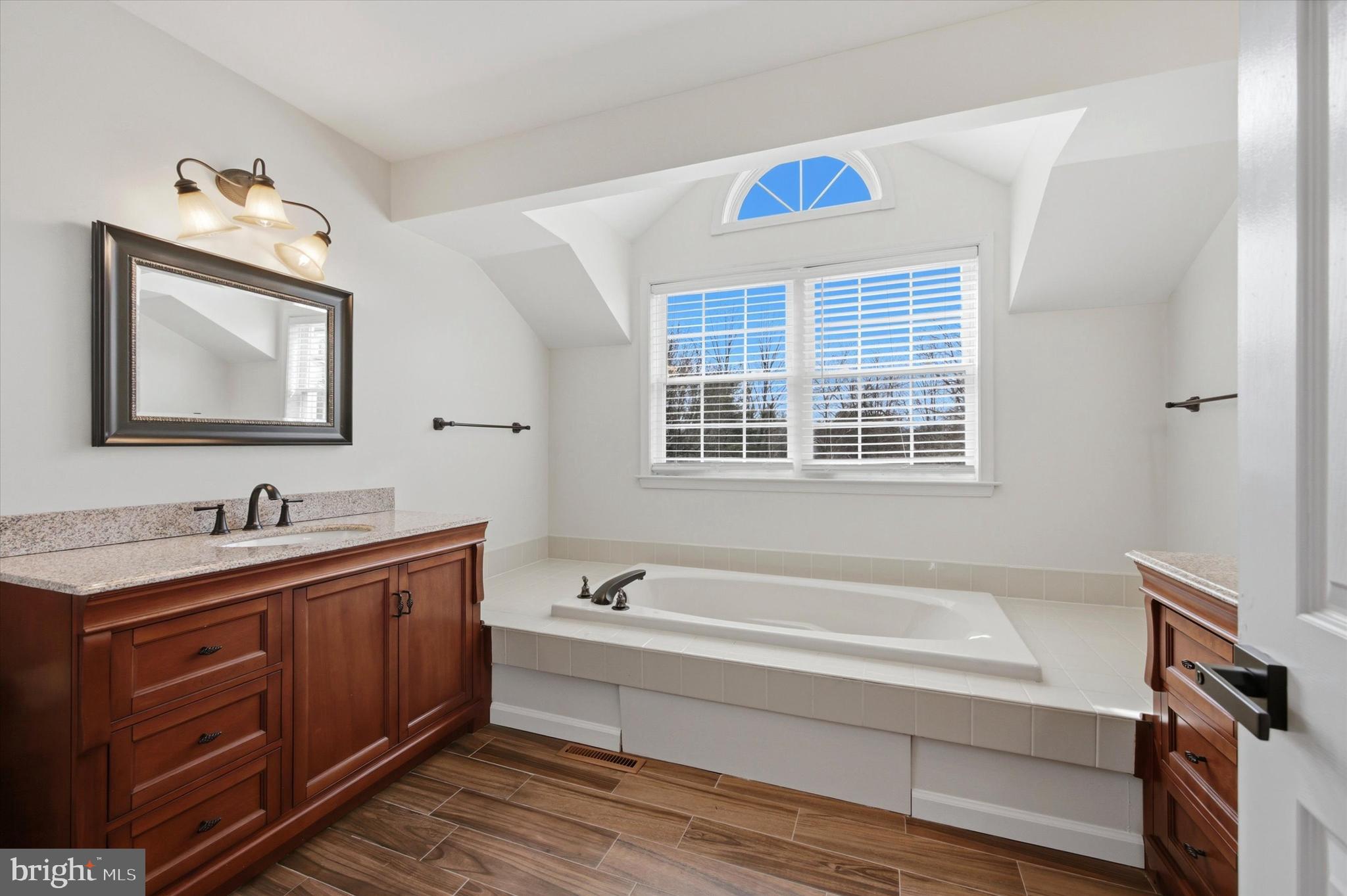 MEADOW VIEW ESTS - Residential