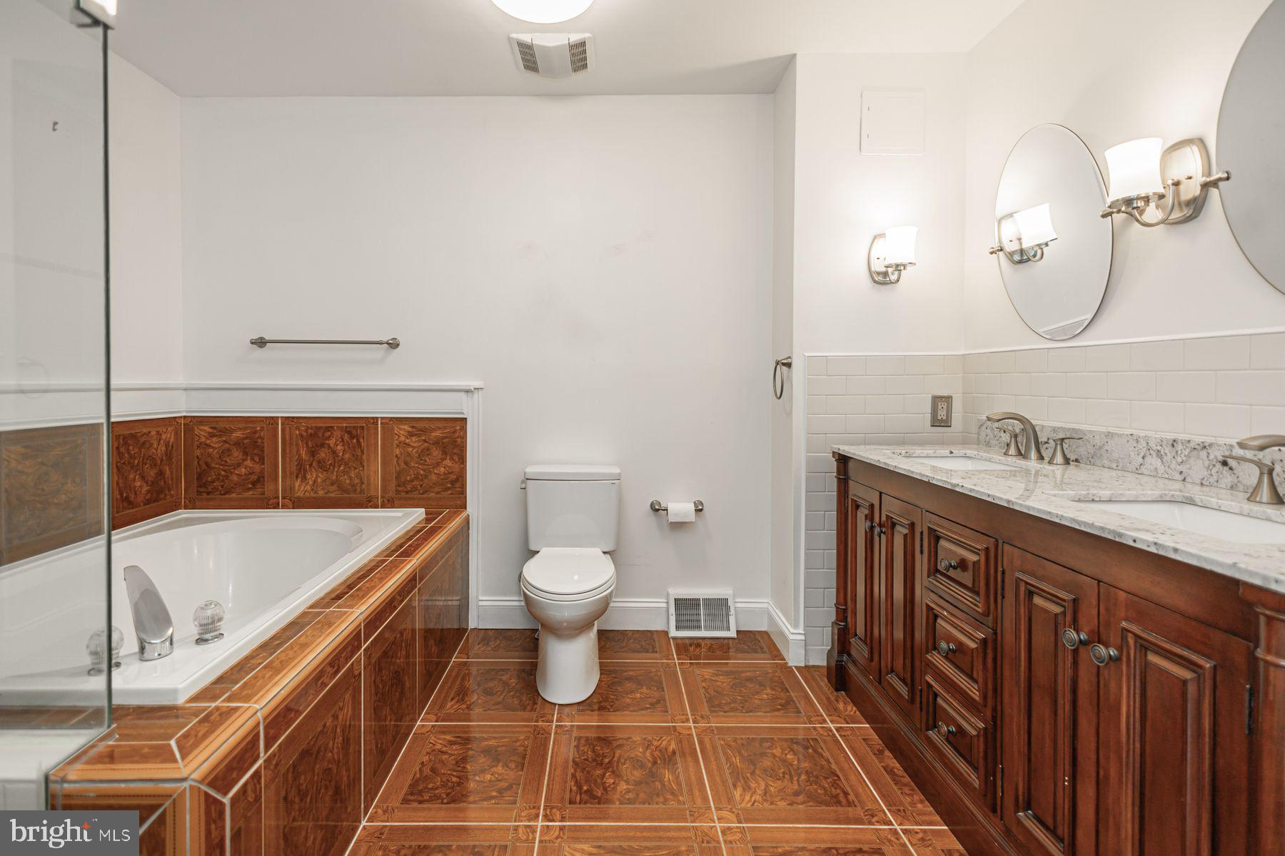 WILSHIRE HUNT - Residential