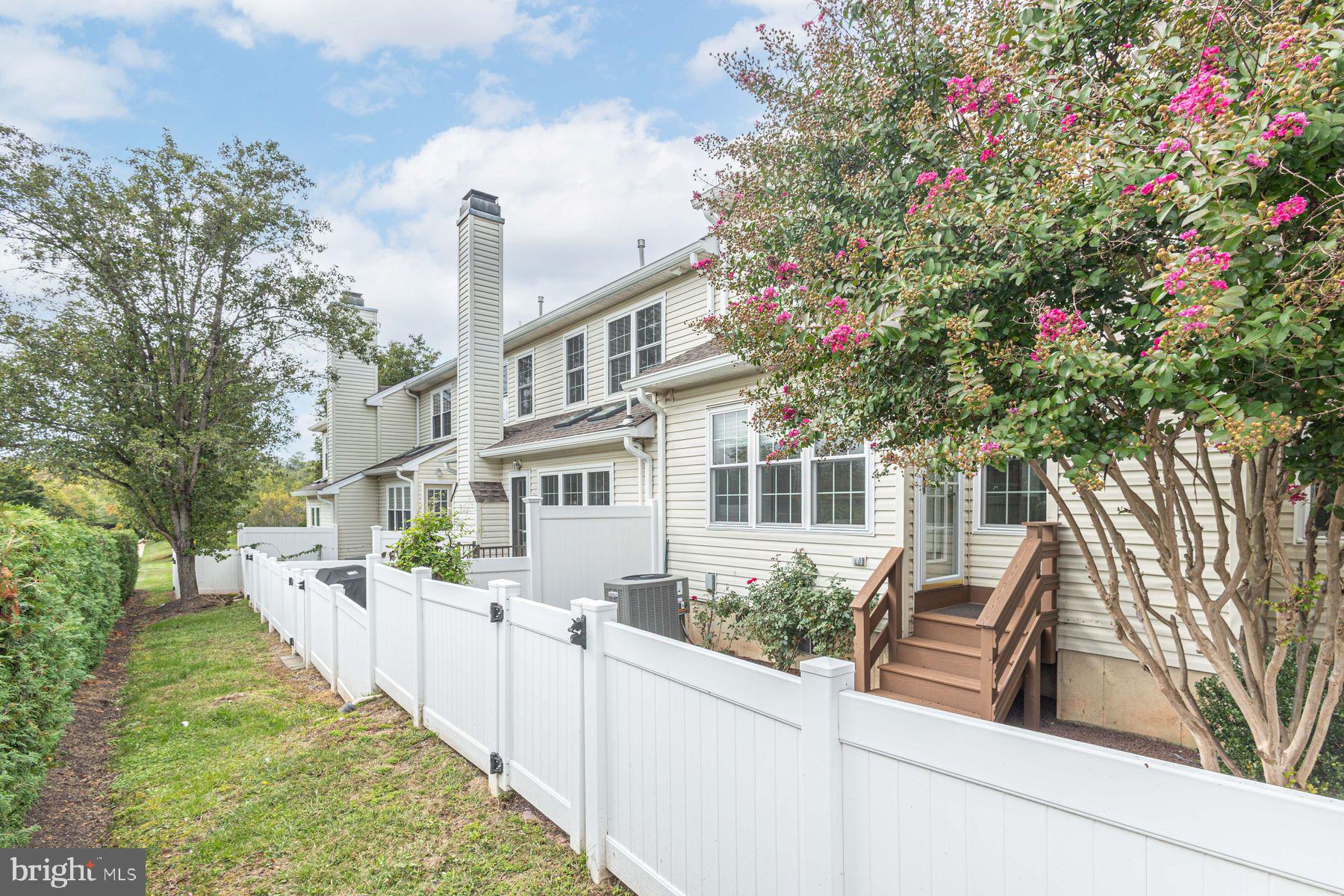 WILSHIRE HUNT - Residential