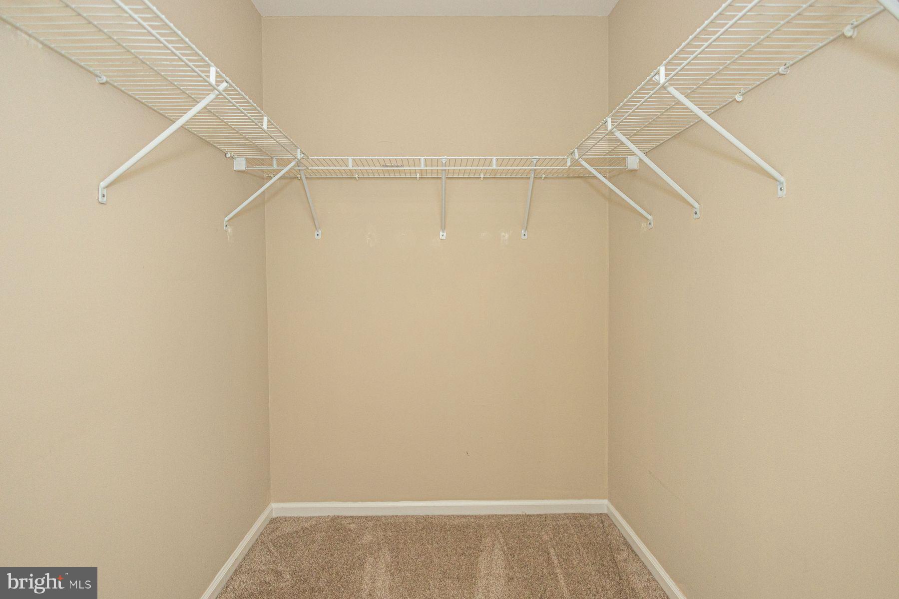 WILSHIRE HUNT - Residential