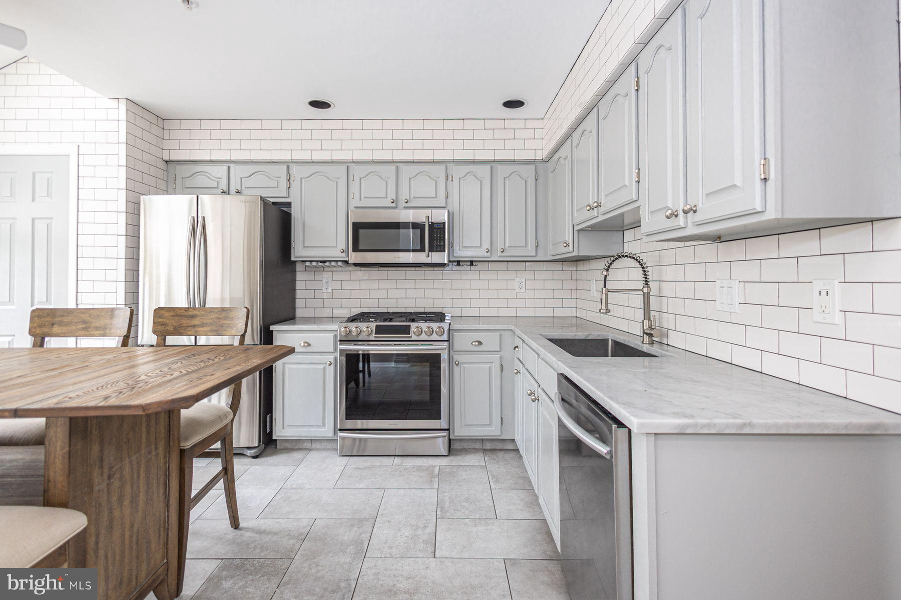 WILSHIRE HUNT - Residential