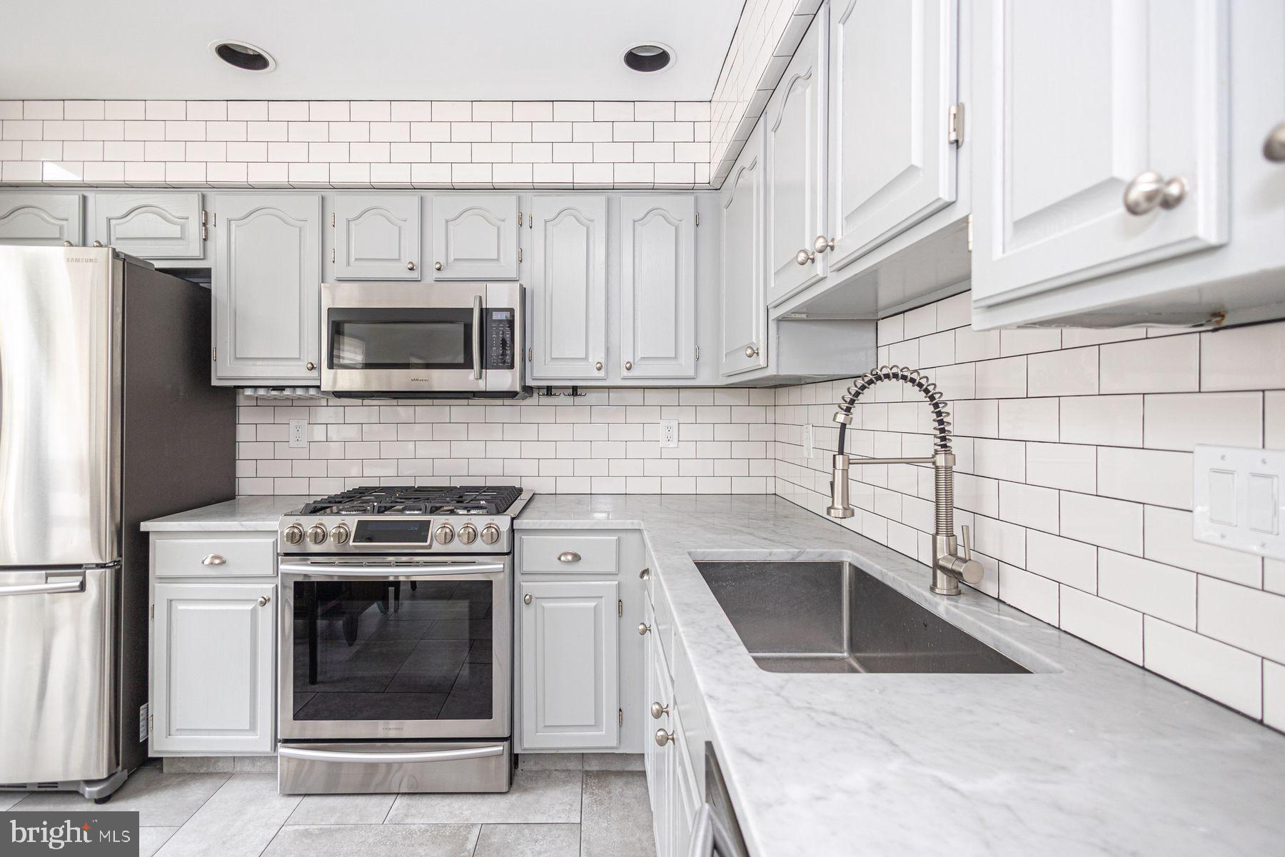 WILSHIRE HUNT - Residential