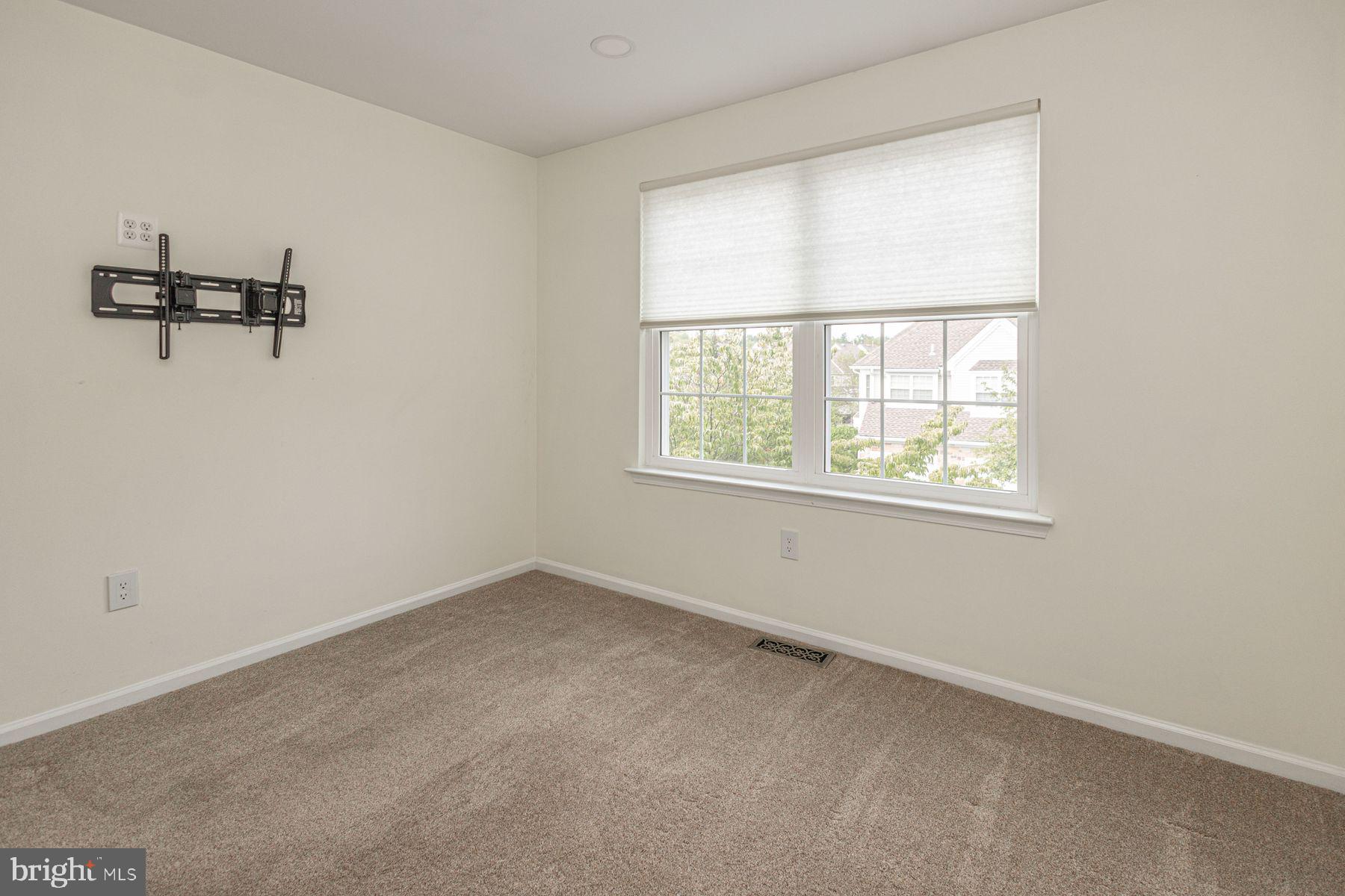 WILSHIRE HUNT - Residential