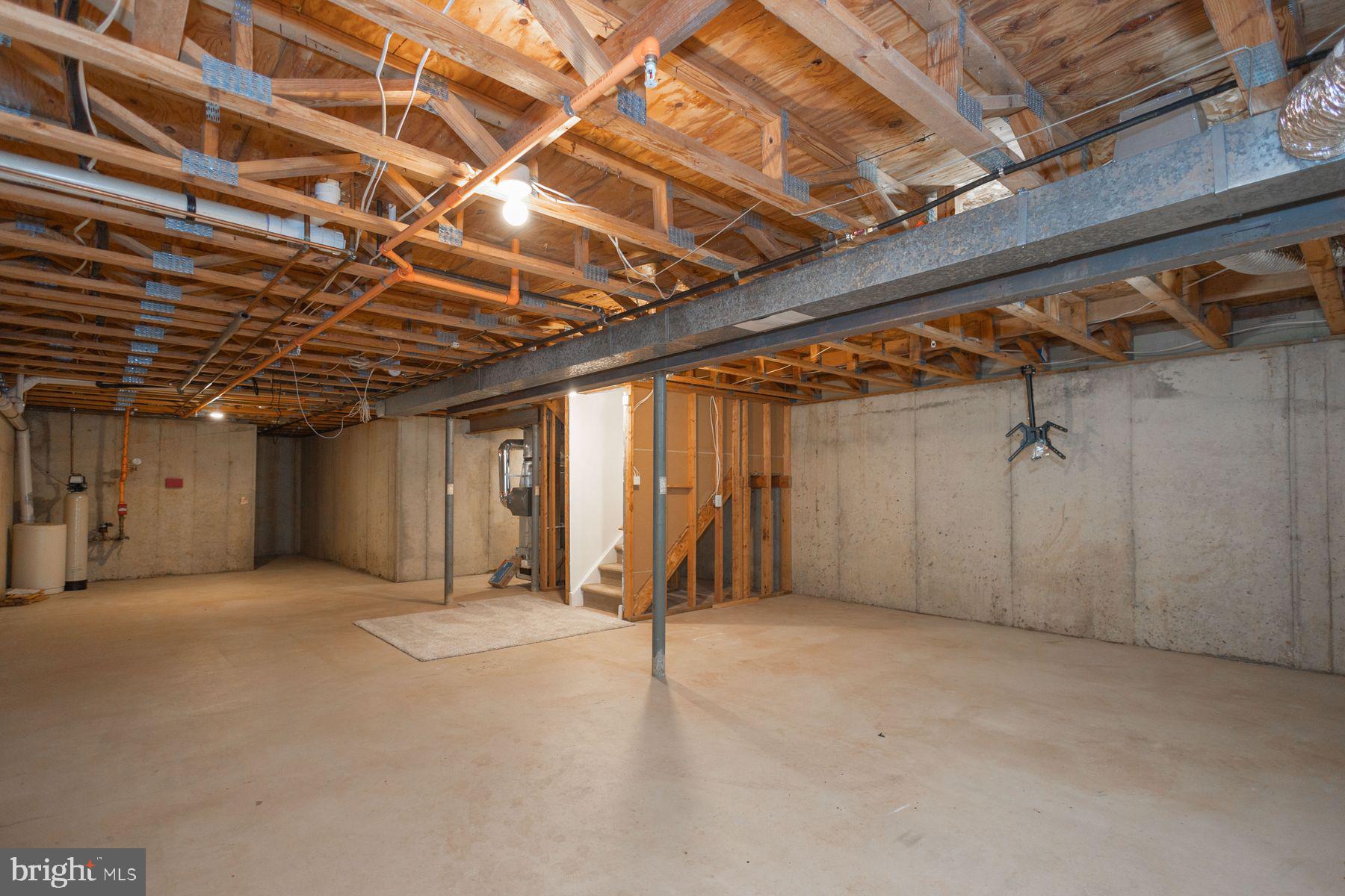 WILSHIRE HUNT - Residential