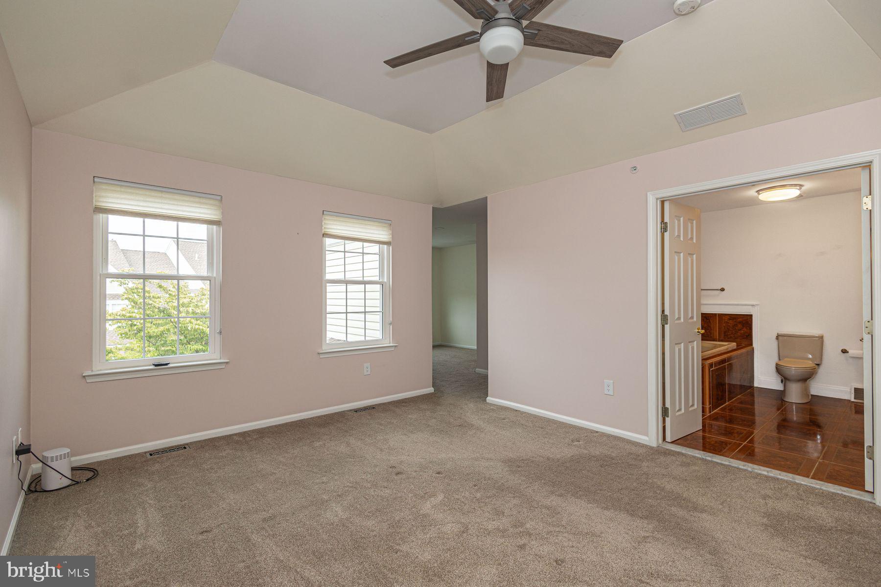 WILSHIRE HUNT - Residential