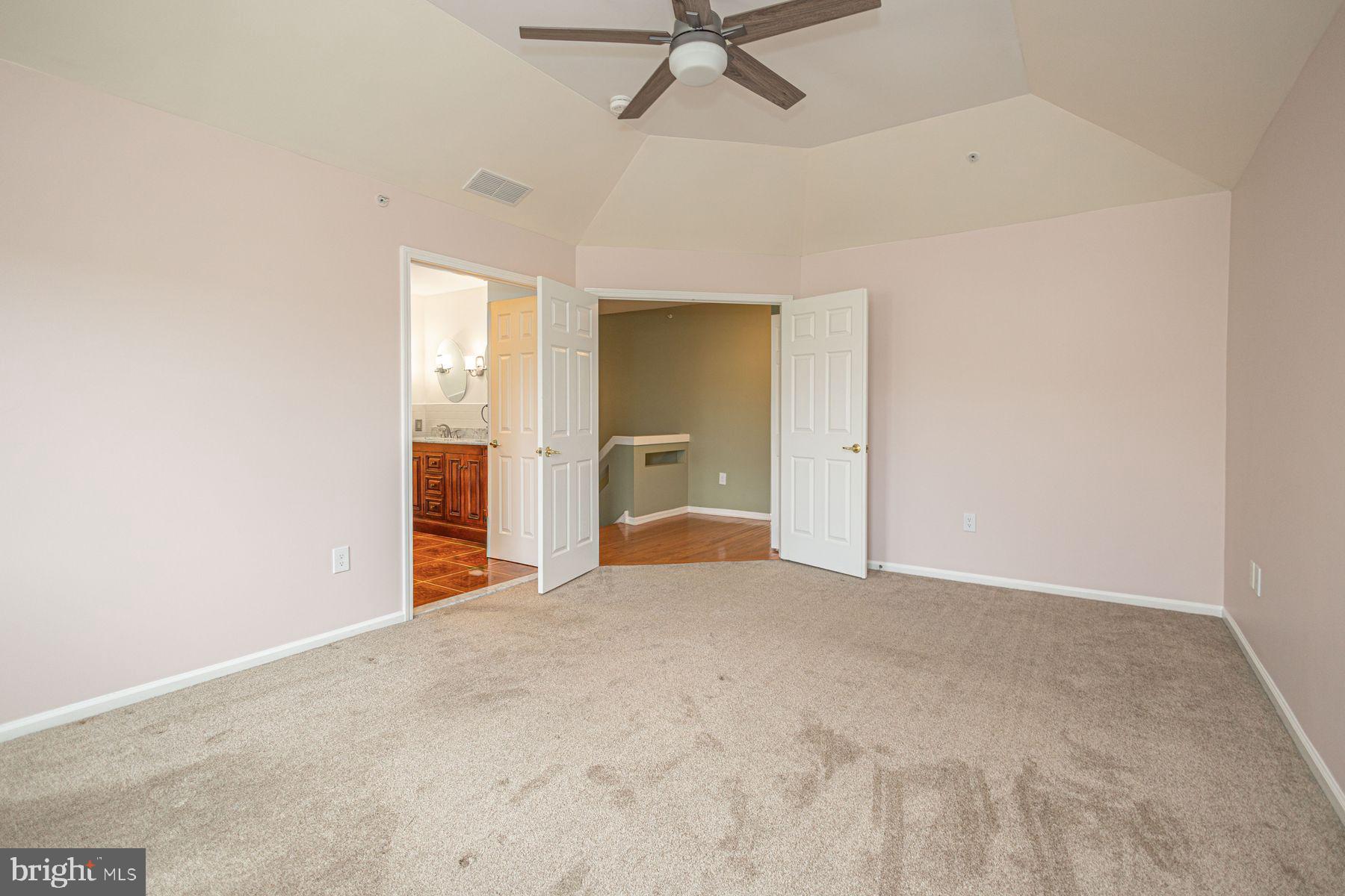 WILSHIRE HUNT - Residential