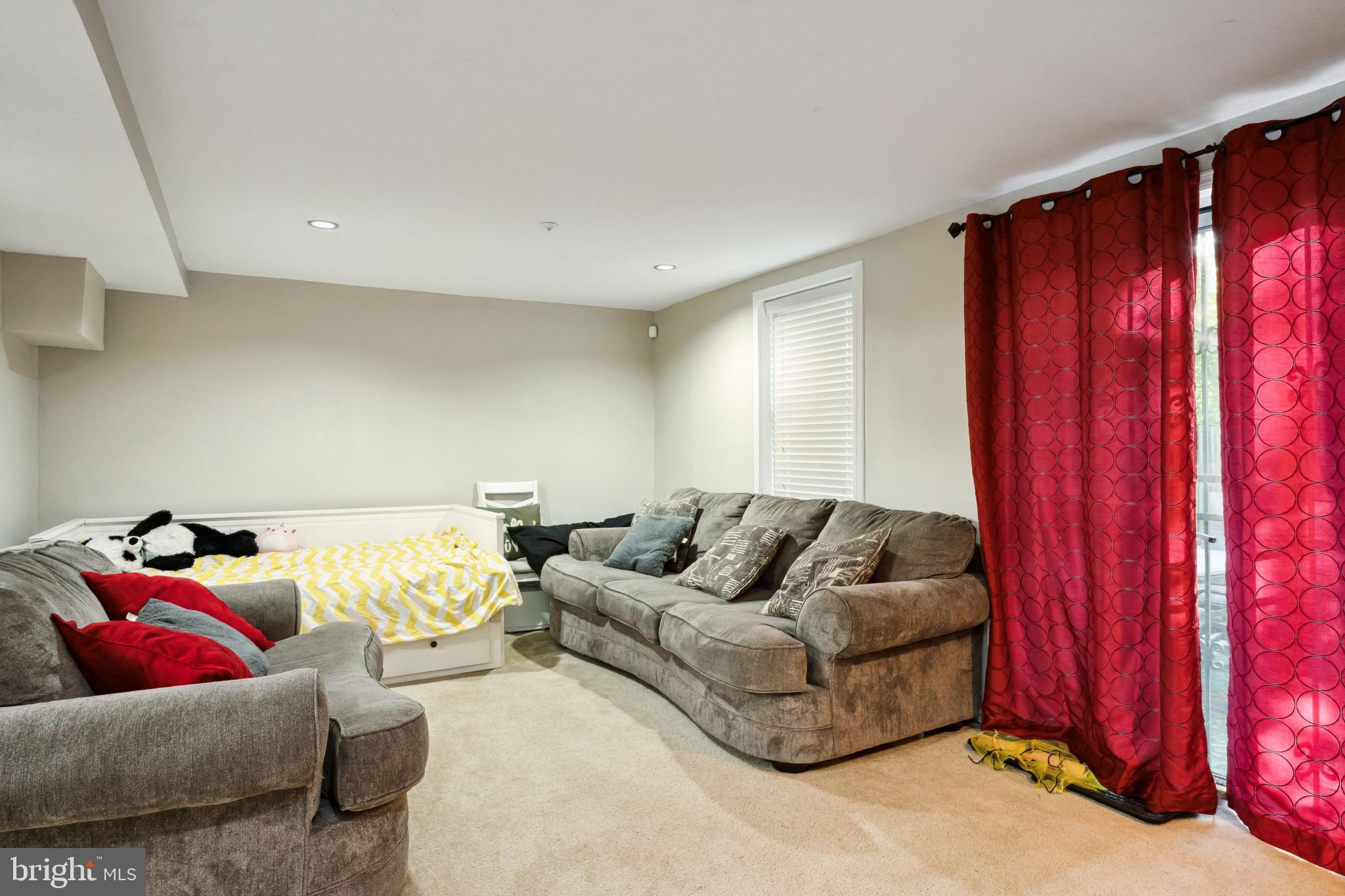 LONDON WOODS - Residential