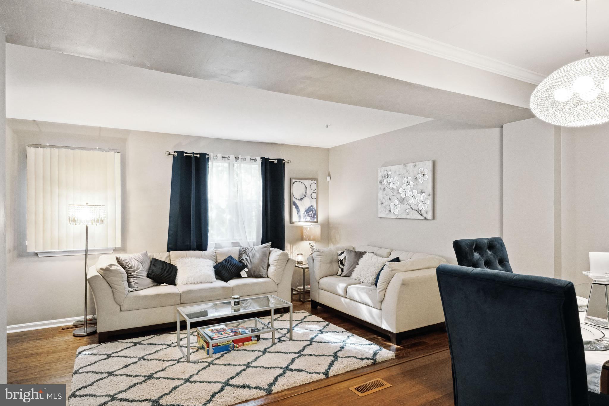 LONDON WOODS - Residential