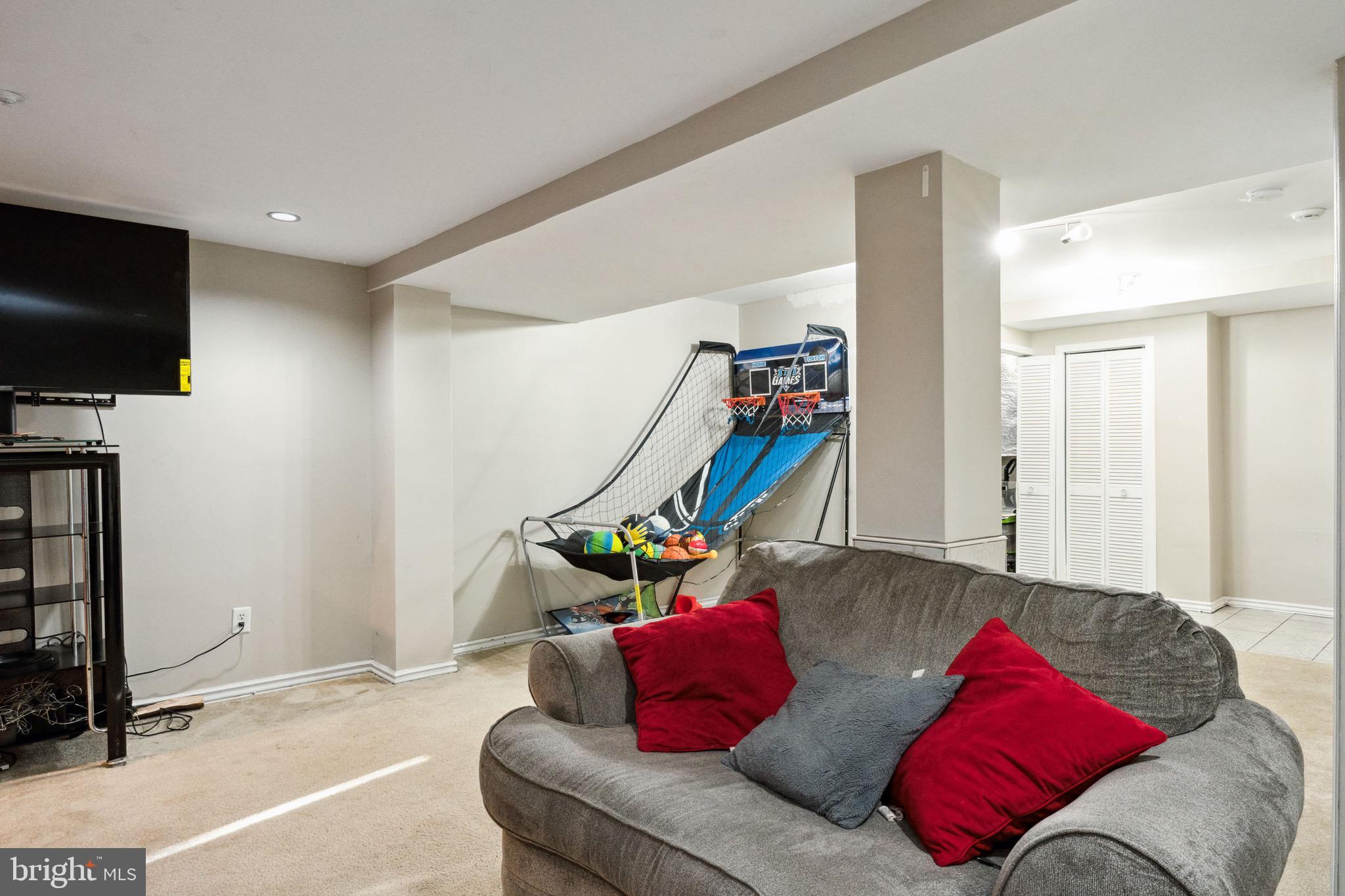 LONDON WOODS - Residential