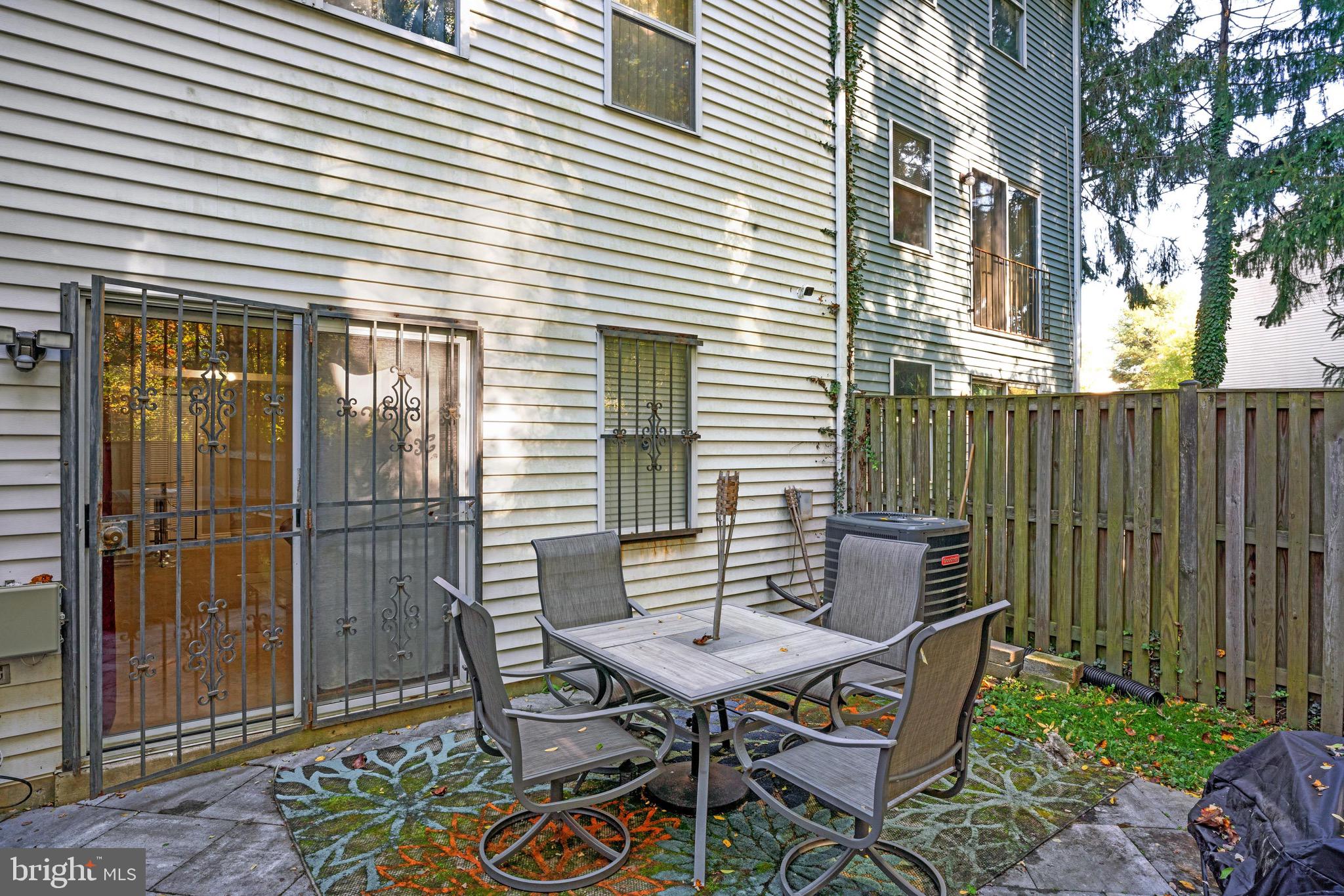 LONDON WOODS - Residential