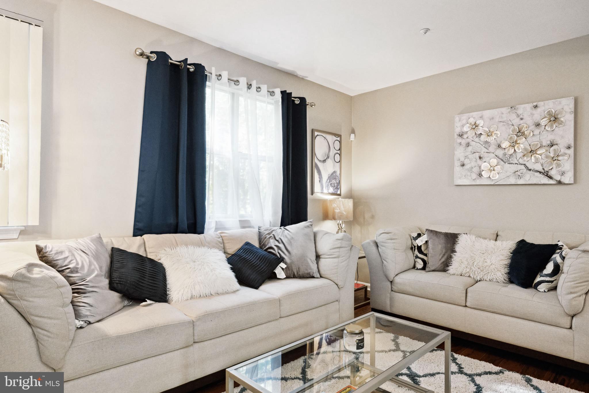 LONDON WOODS - Residential