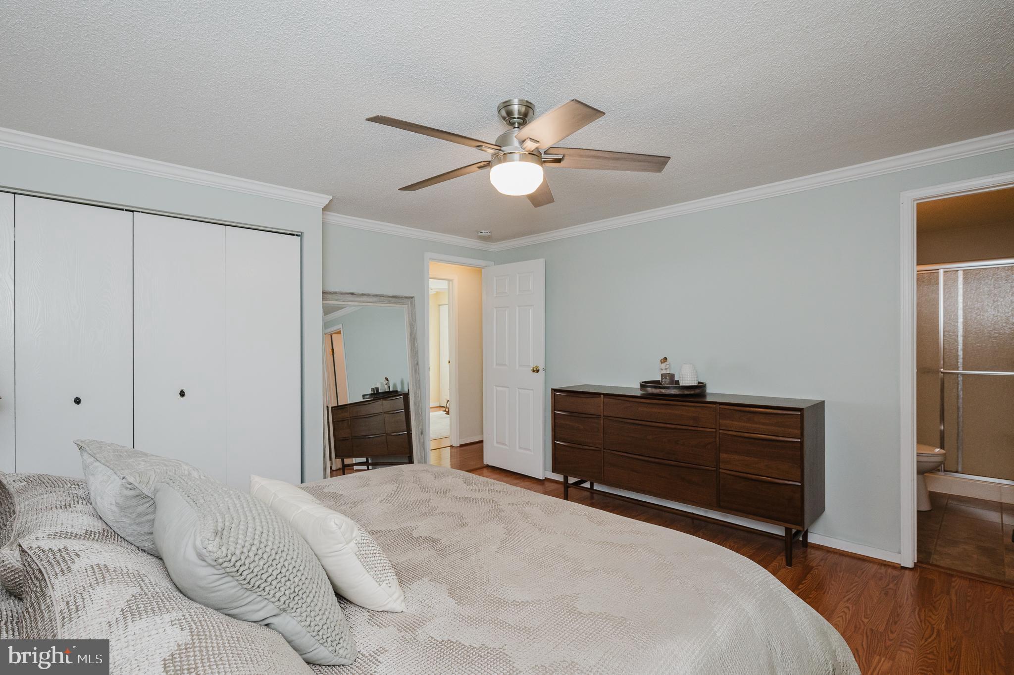 ROYAL EXCHANGE - Residential